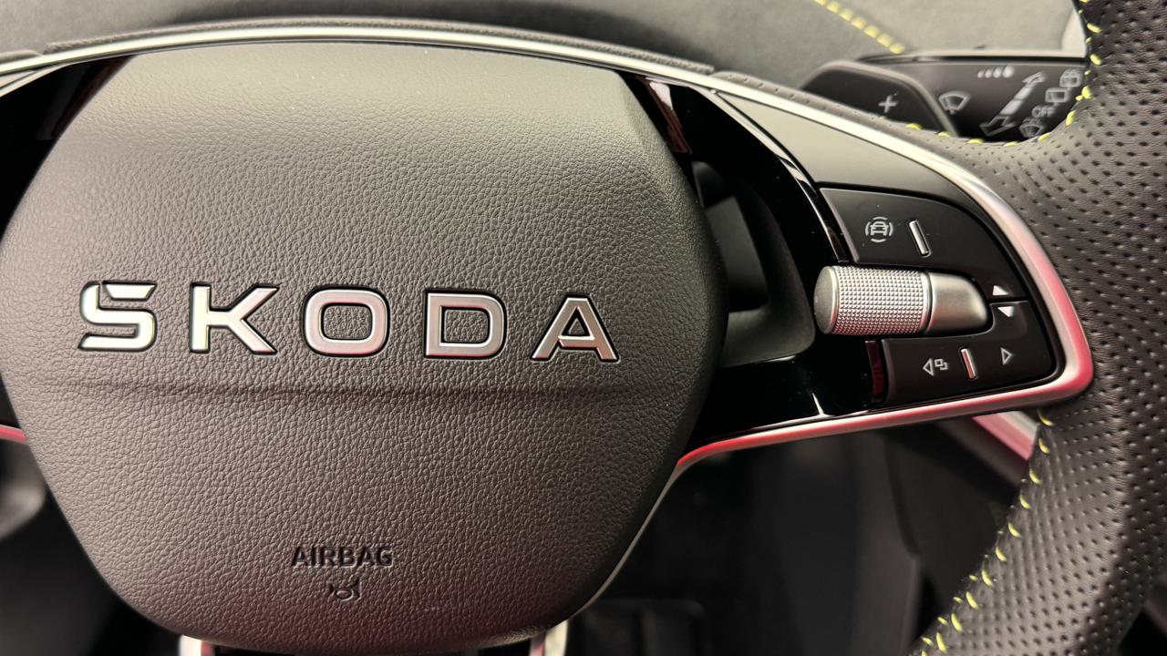 SKODA Enyaq 4x4 RS-image-9