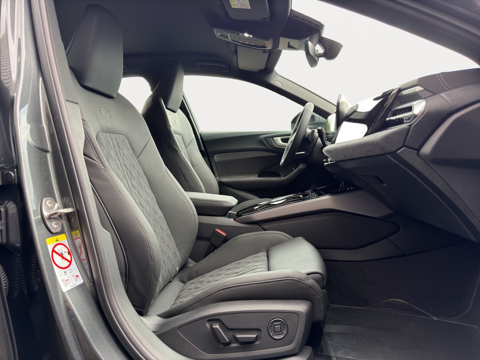 AUDI A5 Avant e-hybrid quattro 220 kW 299PS-image-6