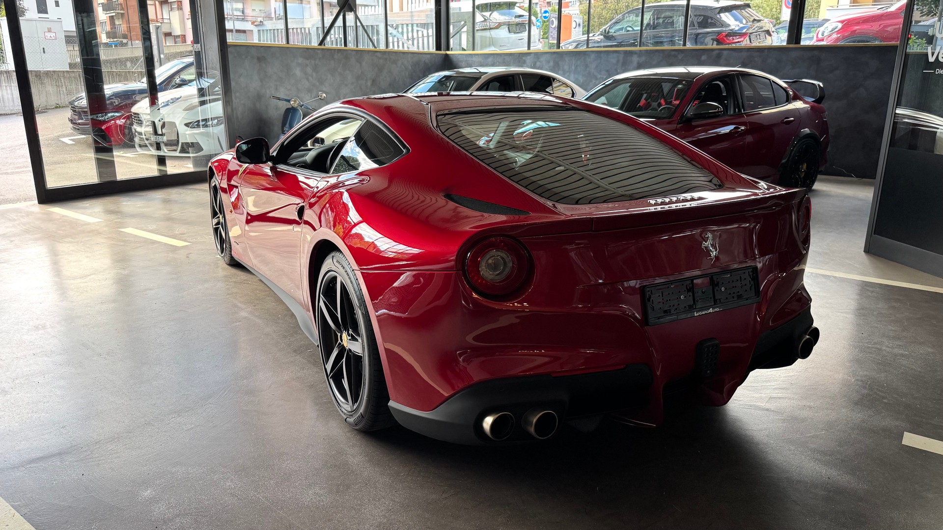 FERRARI F12 Berlinetta-image-3