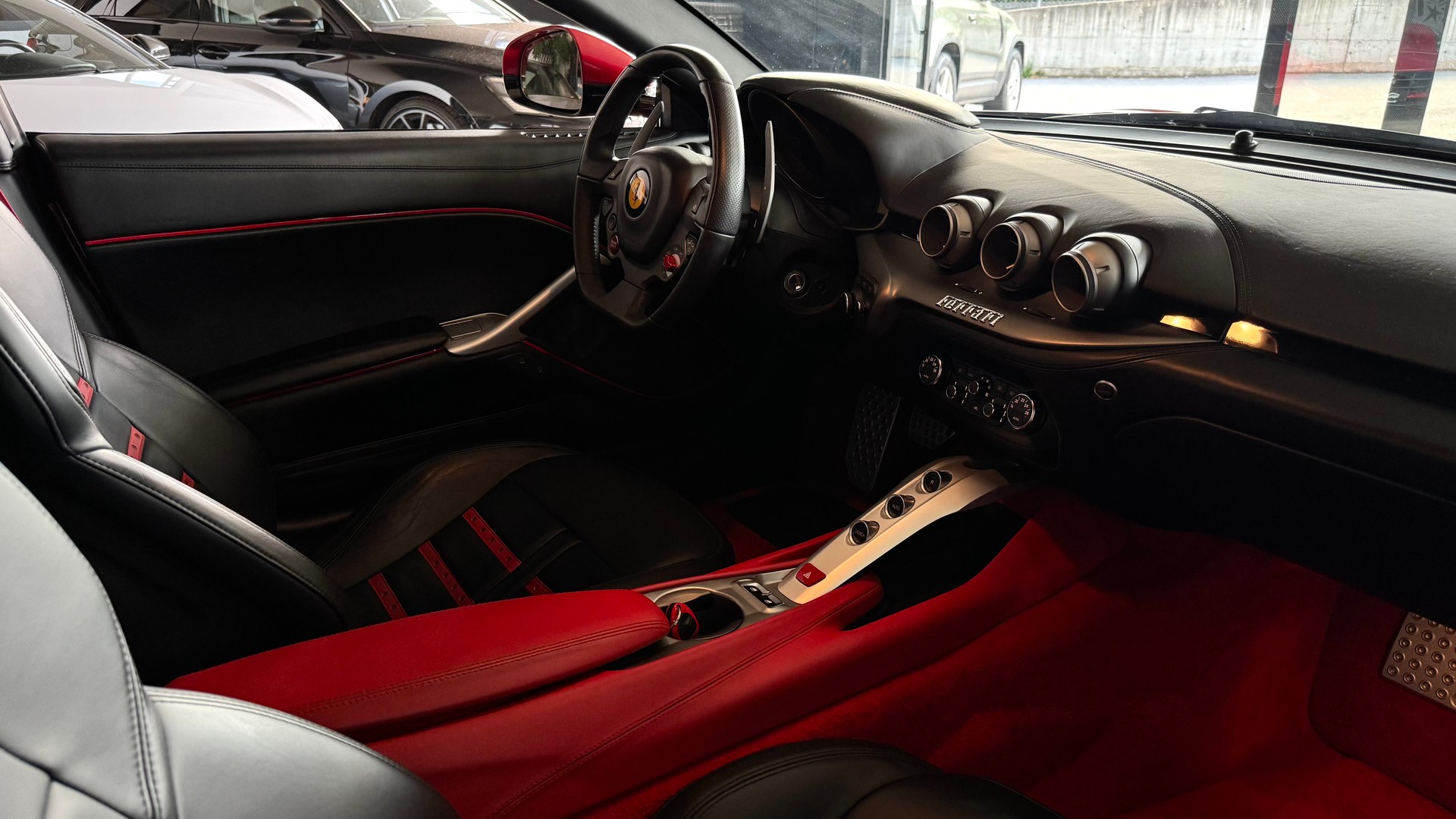FERRARI F12 Berlinetta-image-12