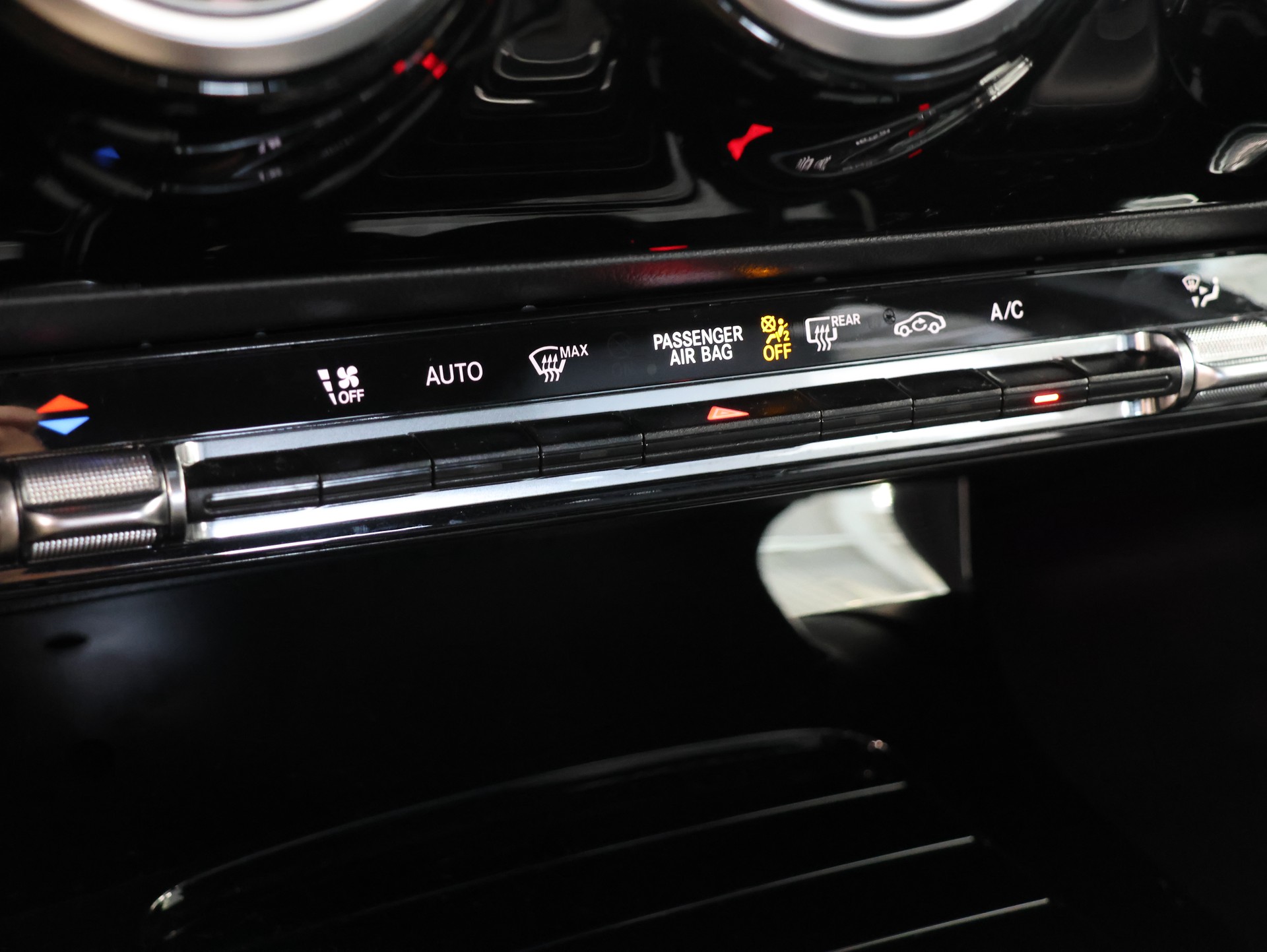 MERCEDES-BENZ A 180 7G-DCT *ALL BLACK*Kamera*Ambientebeleuchtung*-image-27
