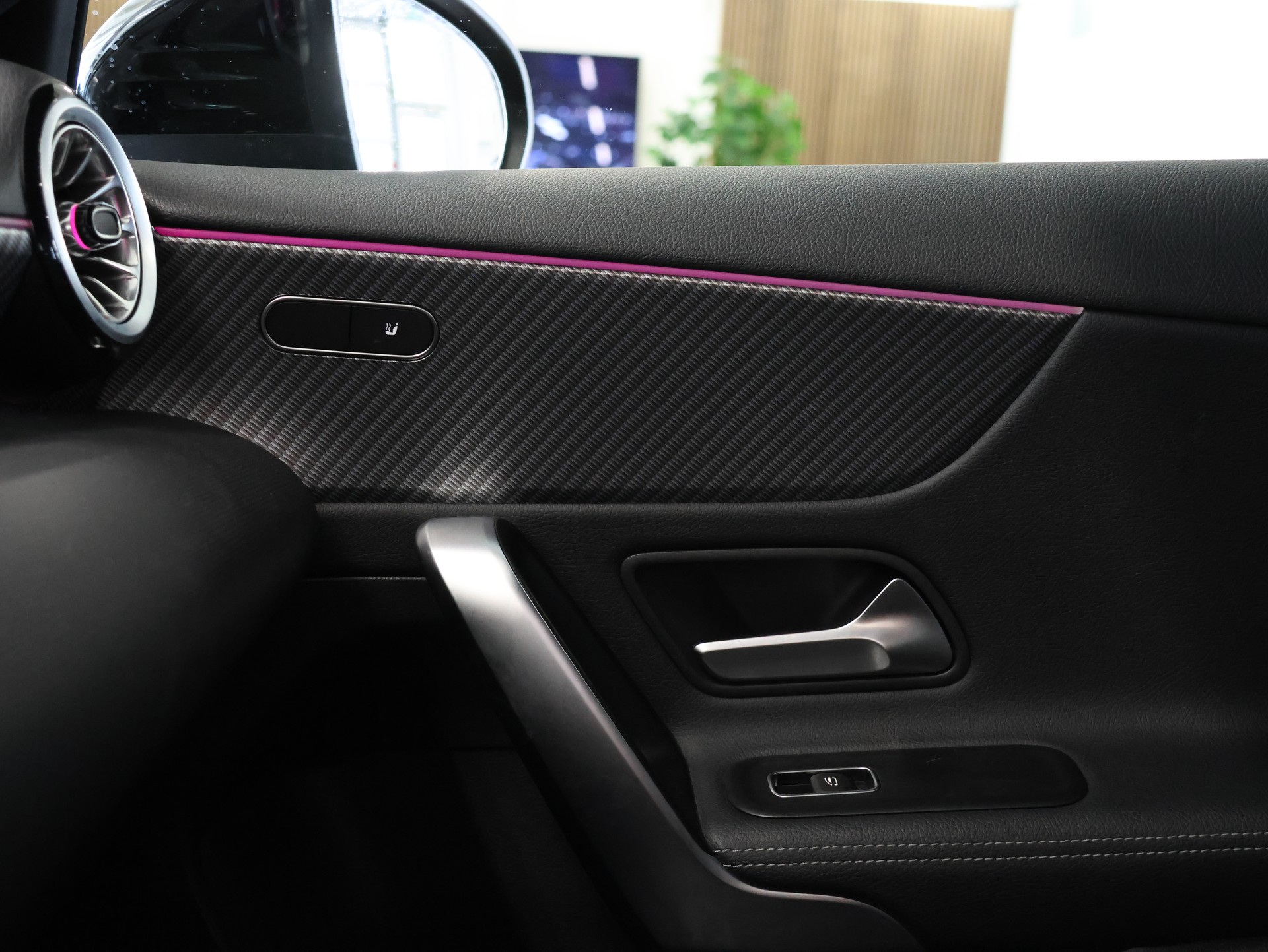 MERCEDES-BENZ A 180 7G-DCT *ALL BLACK*Kamera*Ambientebeleuchtung*-image-31
