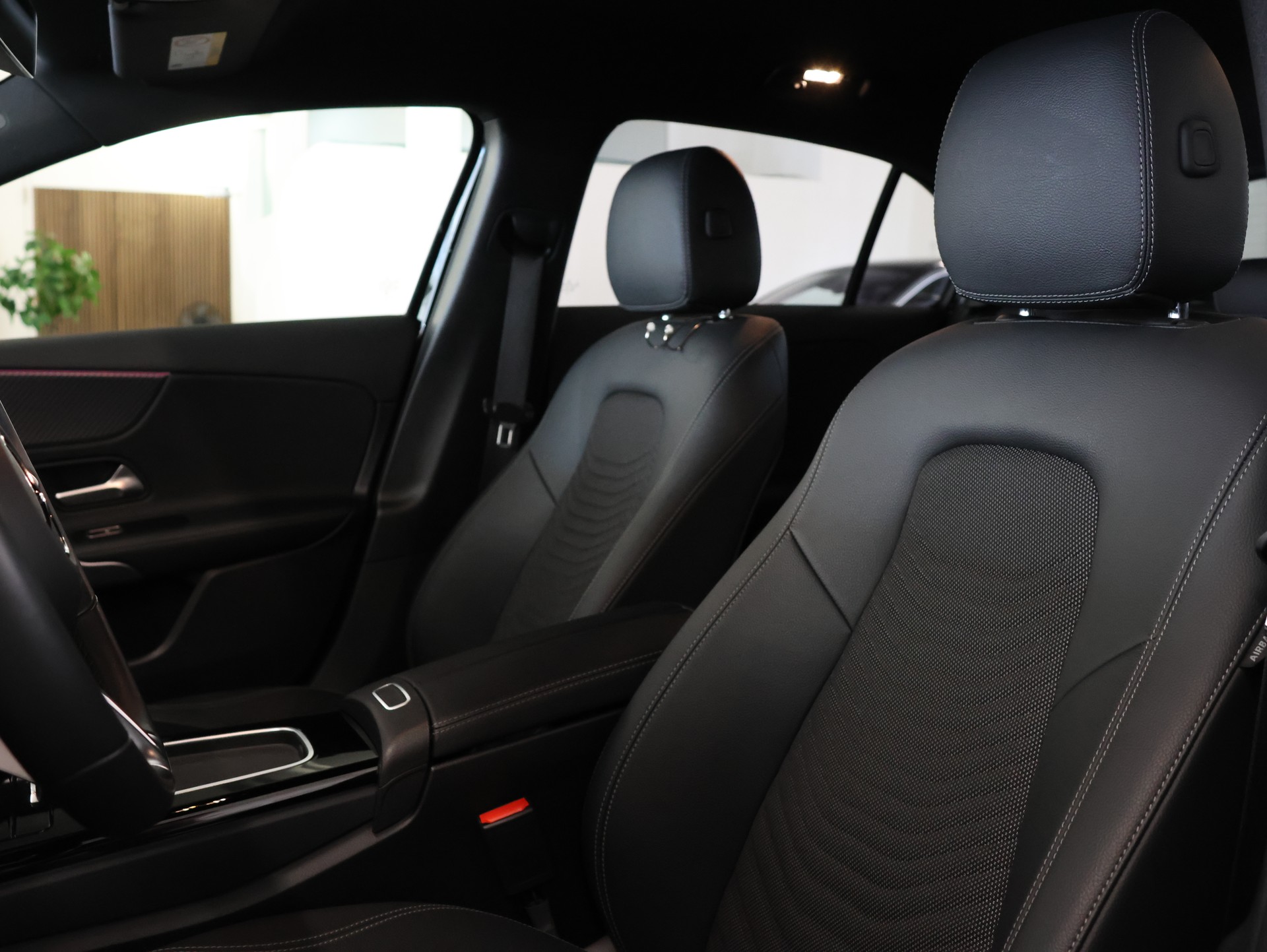 MERCEDES-BENZ A 180 7G-DCT *ALL BLACK*Kamera*Ambientebeleuchtung*-image-22