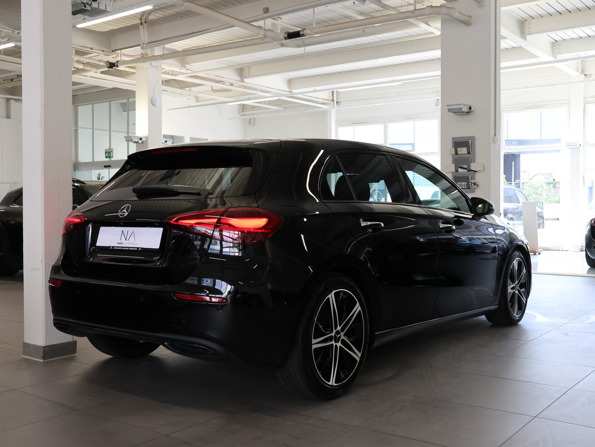 MERCEDES-BENZ A 180 7G-DCT *ALL BLACK*Kamera*Ambientebeleuchtung*-image-5