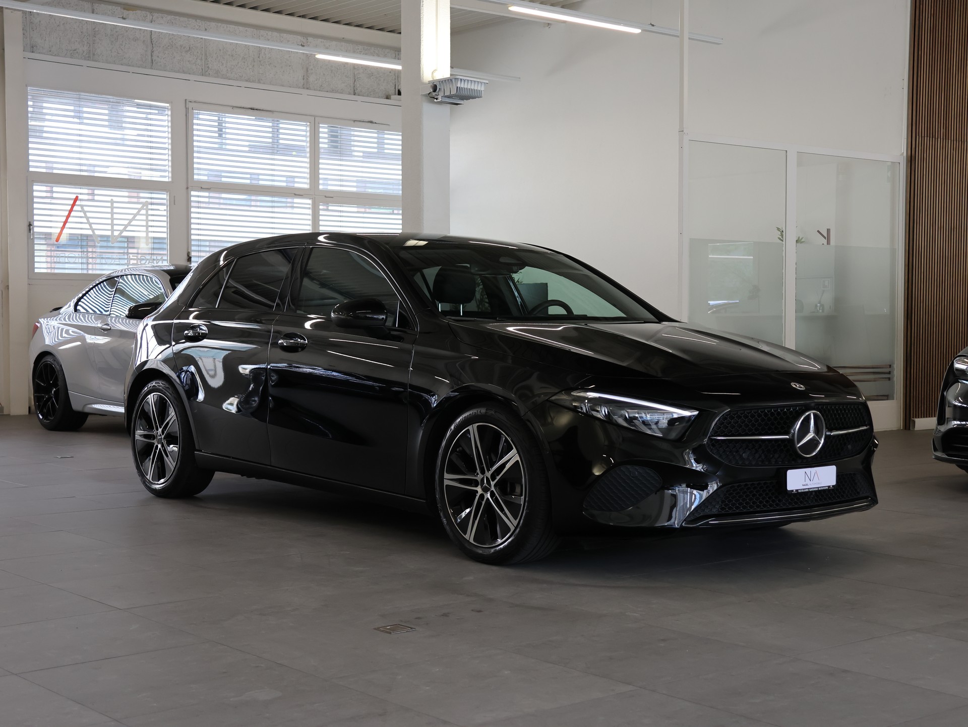 MERCEDES-BENZ A 180 7G-DCT *ALL BLACK*Kamera*Ambientebeleuchtung*-image-1