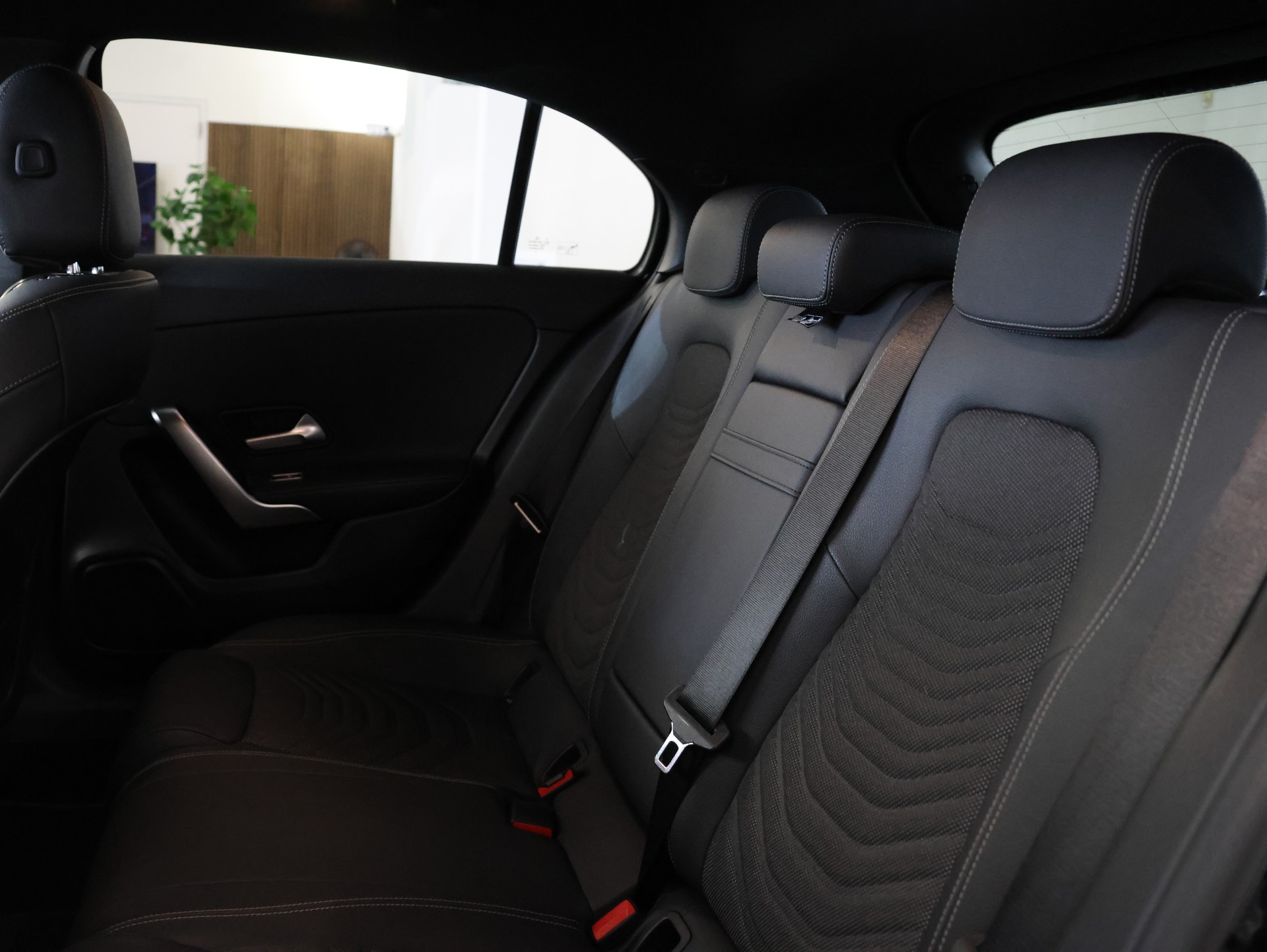 MERCEDES-BENZ A 180 7G-DCT *ALL BLACK*Kamera*Ambientebeleuchtung*-image-23