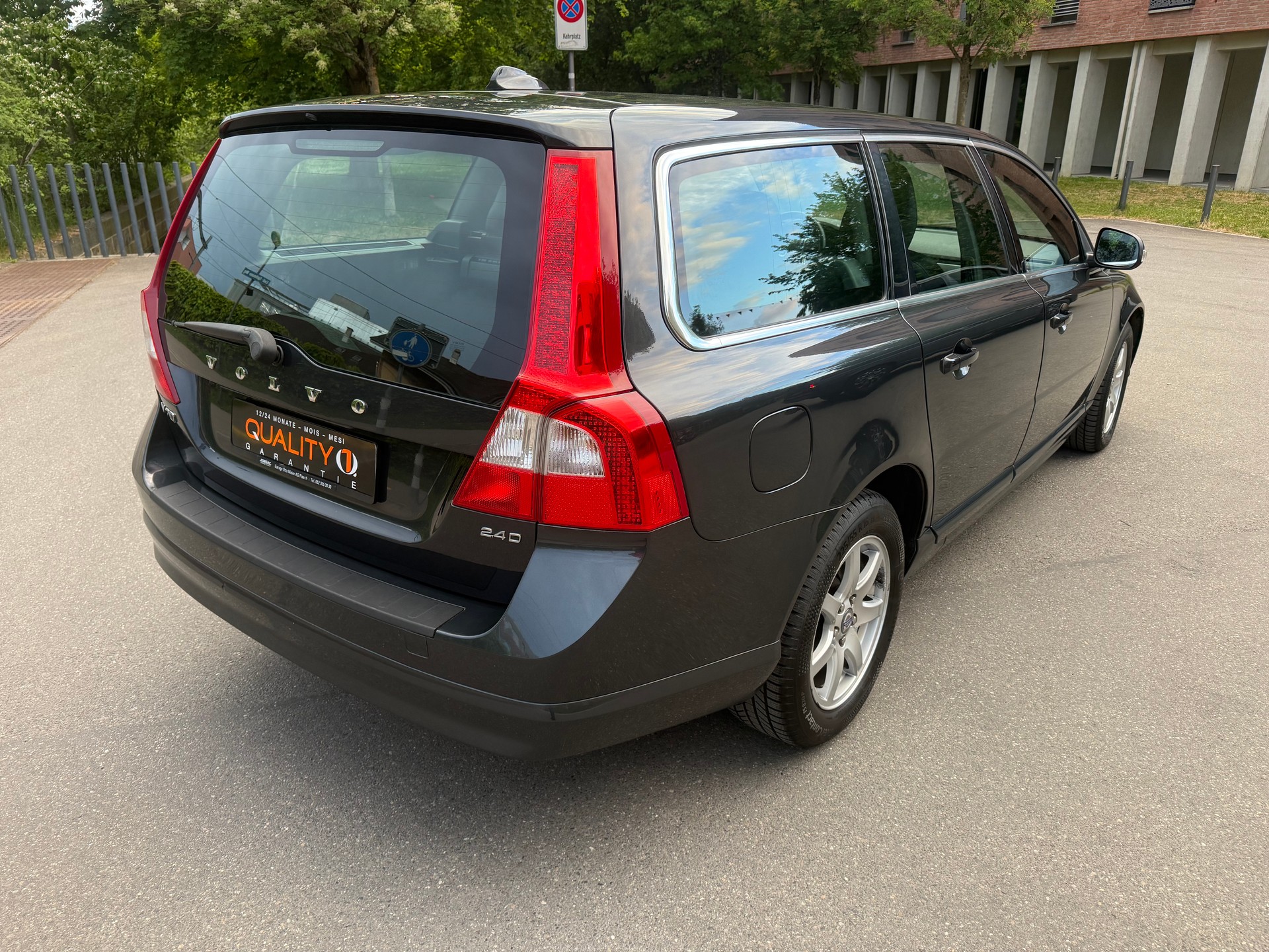 VOLVO V70 2.4D Momentum Geartronic-image-9