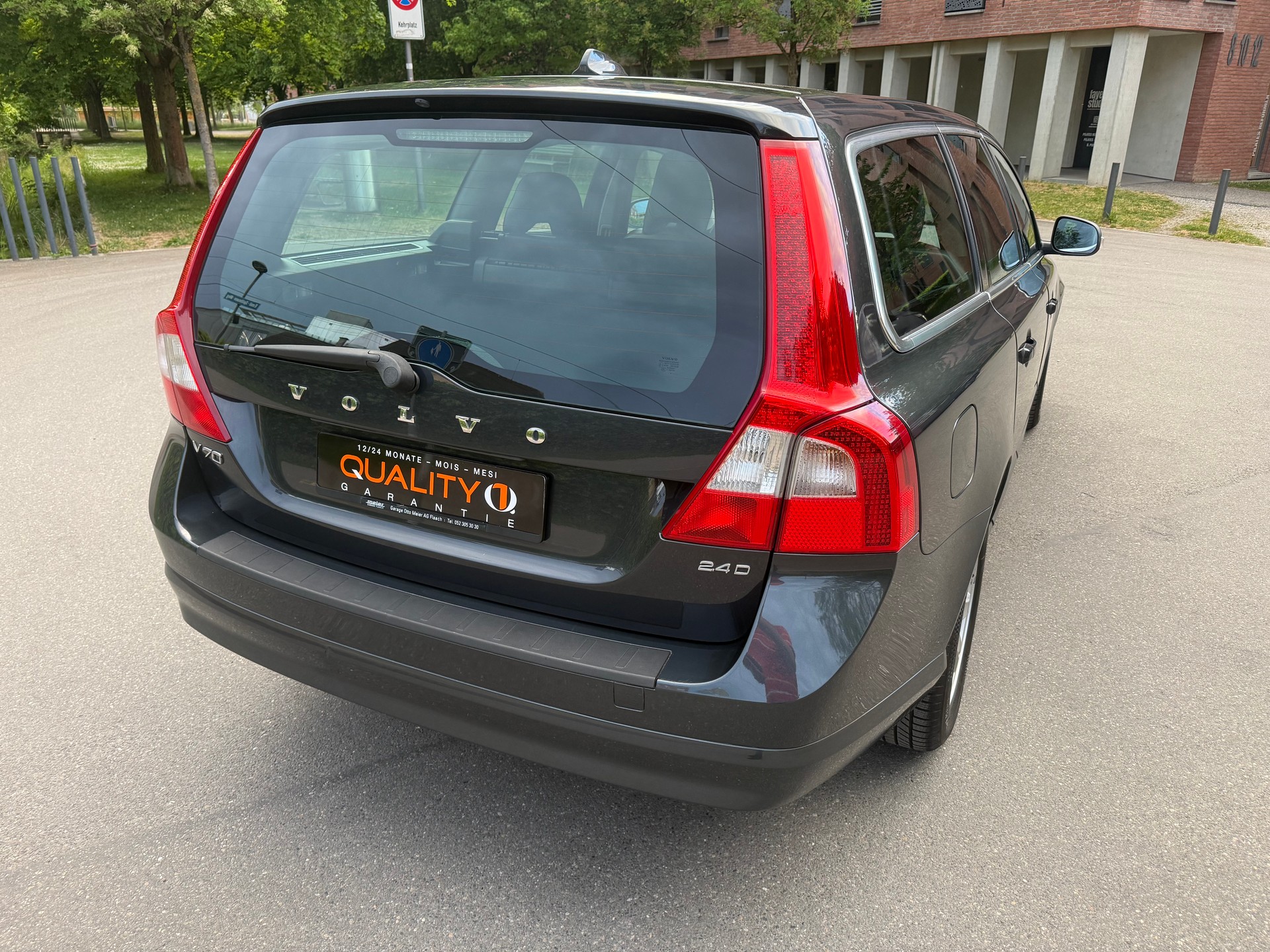 VOLVO V70 2.4D Momentum Geartronic-image-10