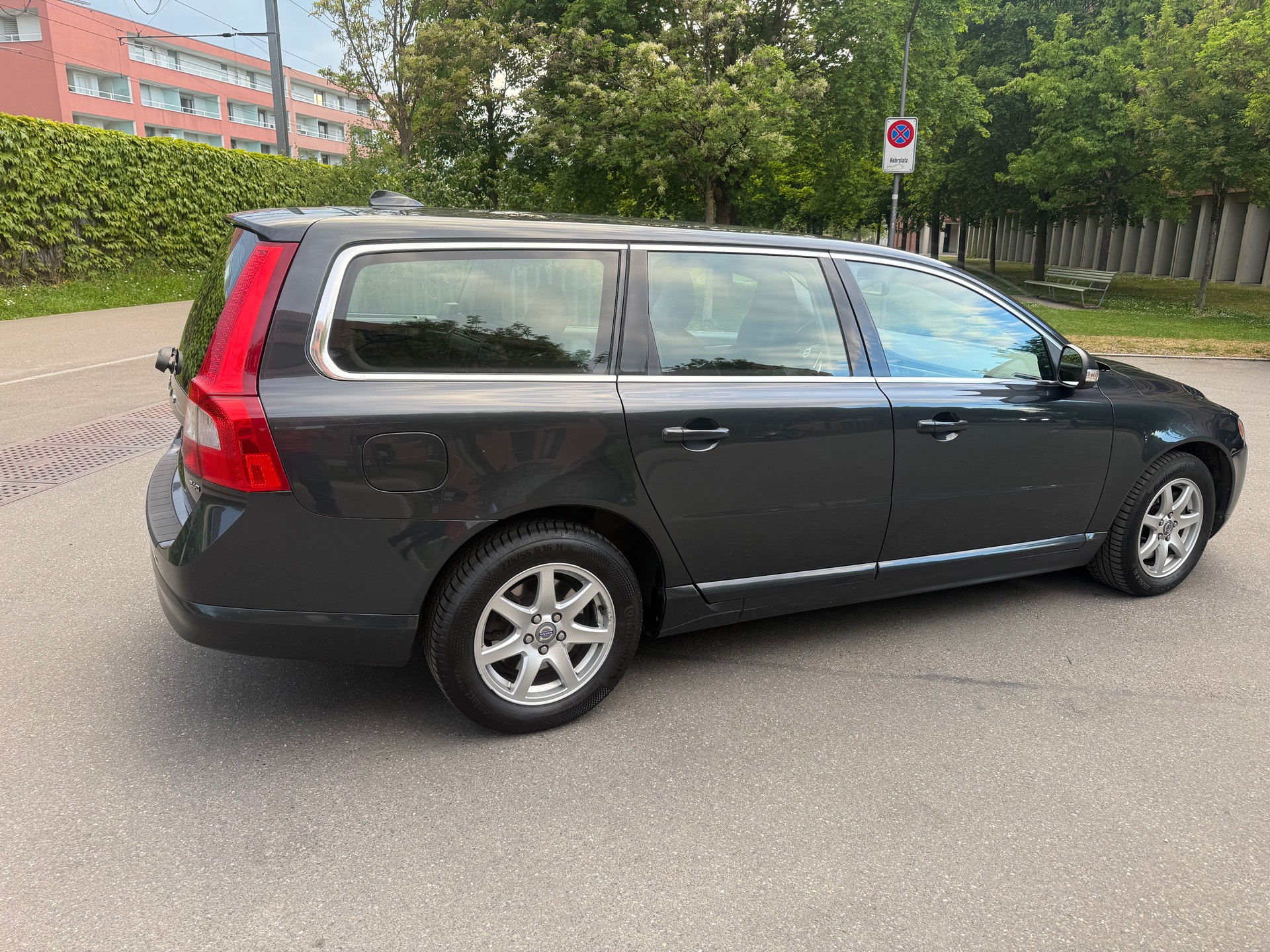 VOLVO V70 2.4D Momentum Geartronic-image-7