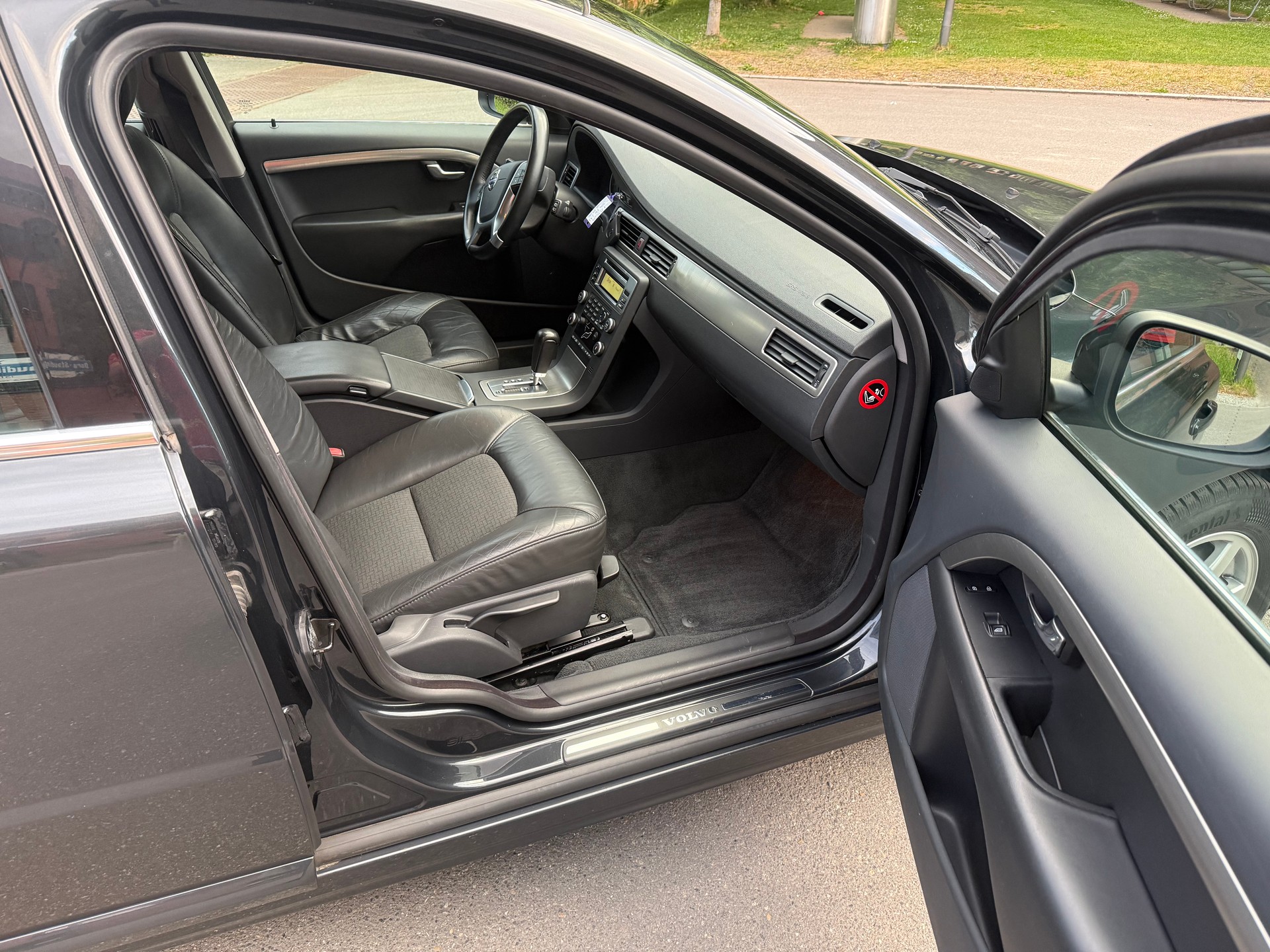 VOLVO V70 2.4D Momentum Geartronic-image-19