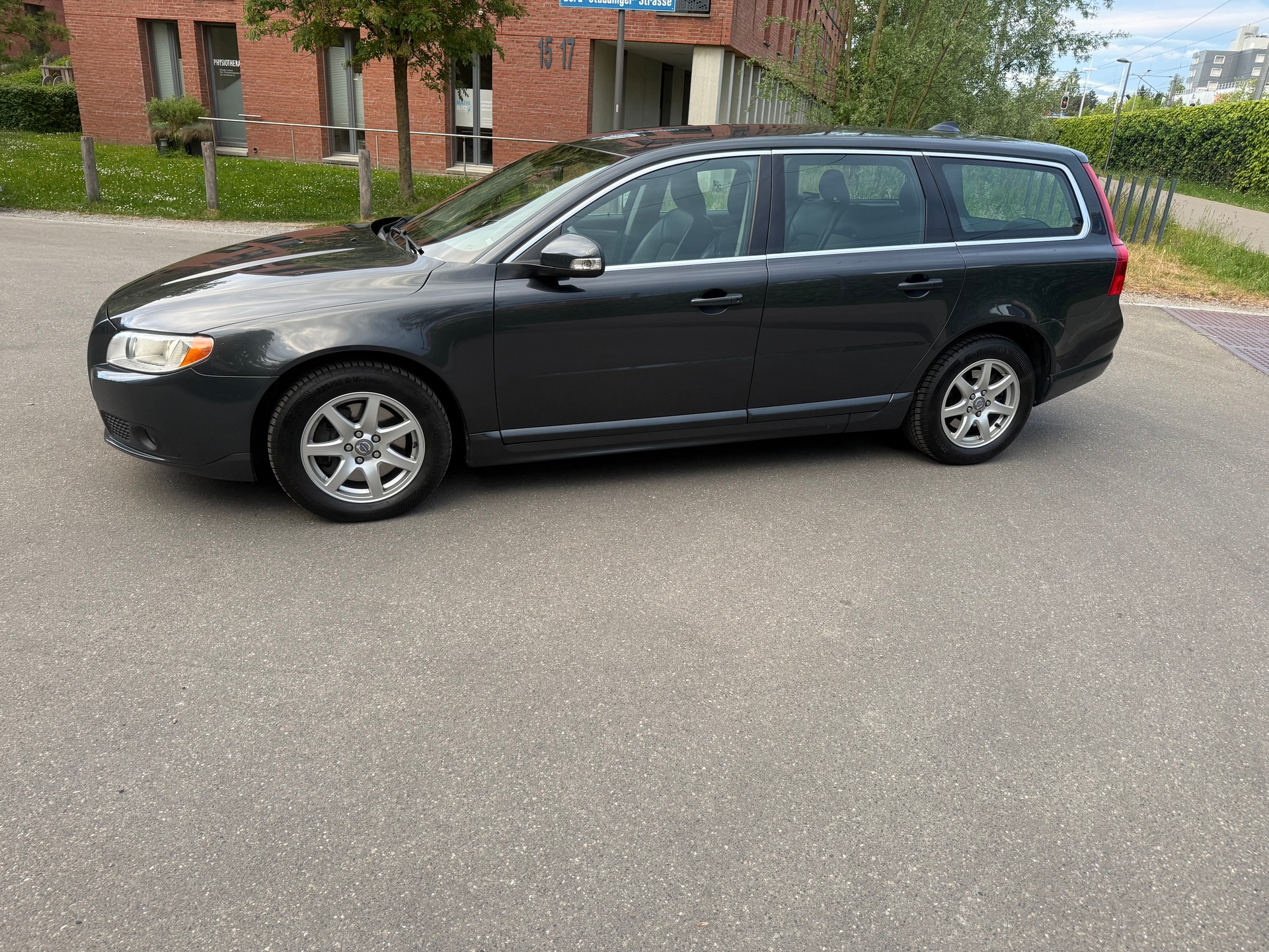 VOLVO V70 2.4D Momentum Geartronic-image-15
