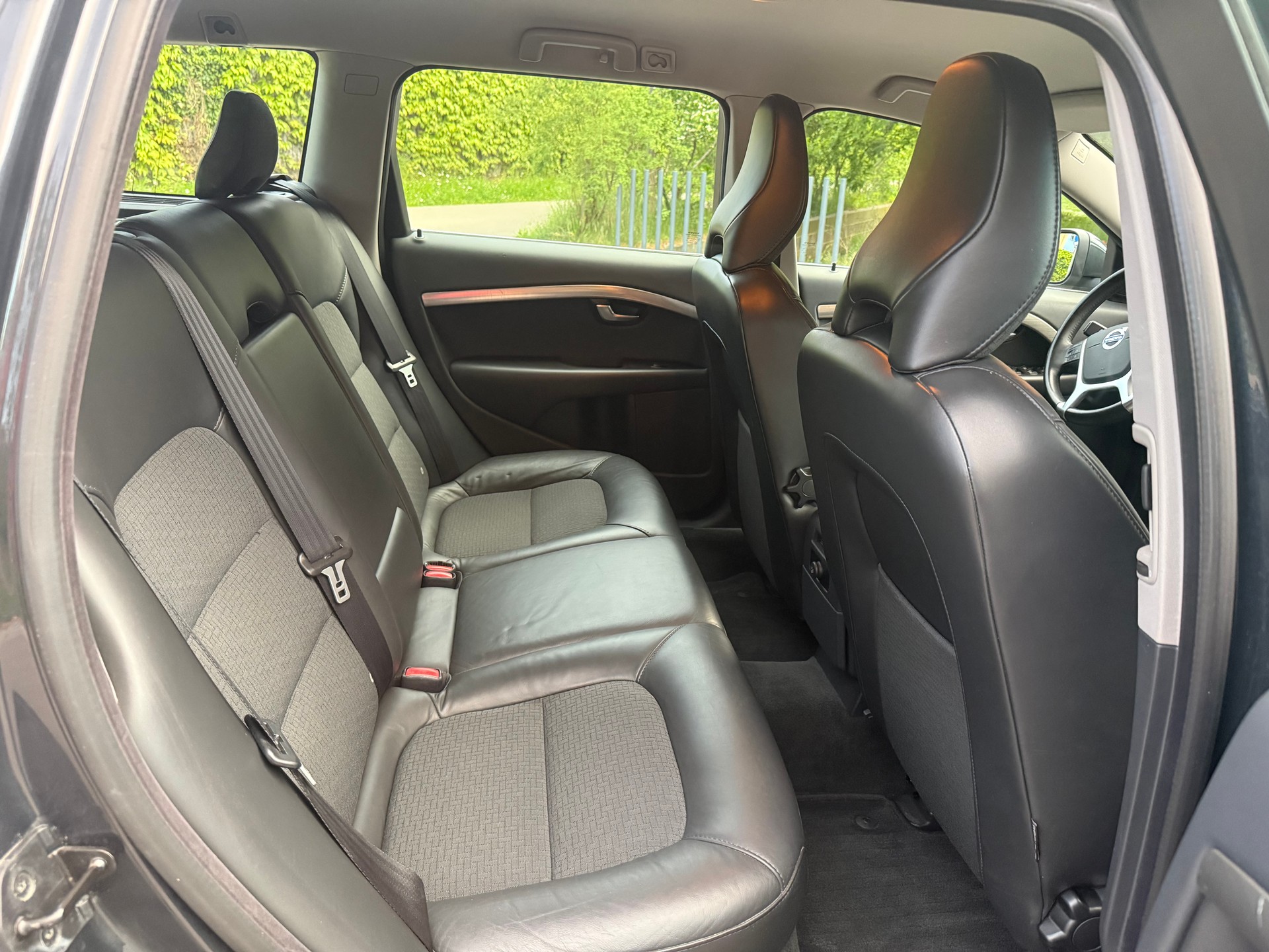 VOLVO V70 2.4D Momentum Geartronic-image-21