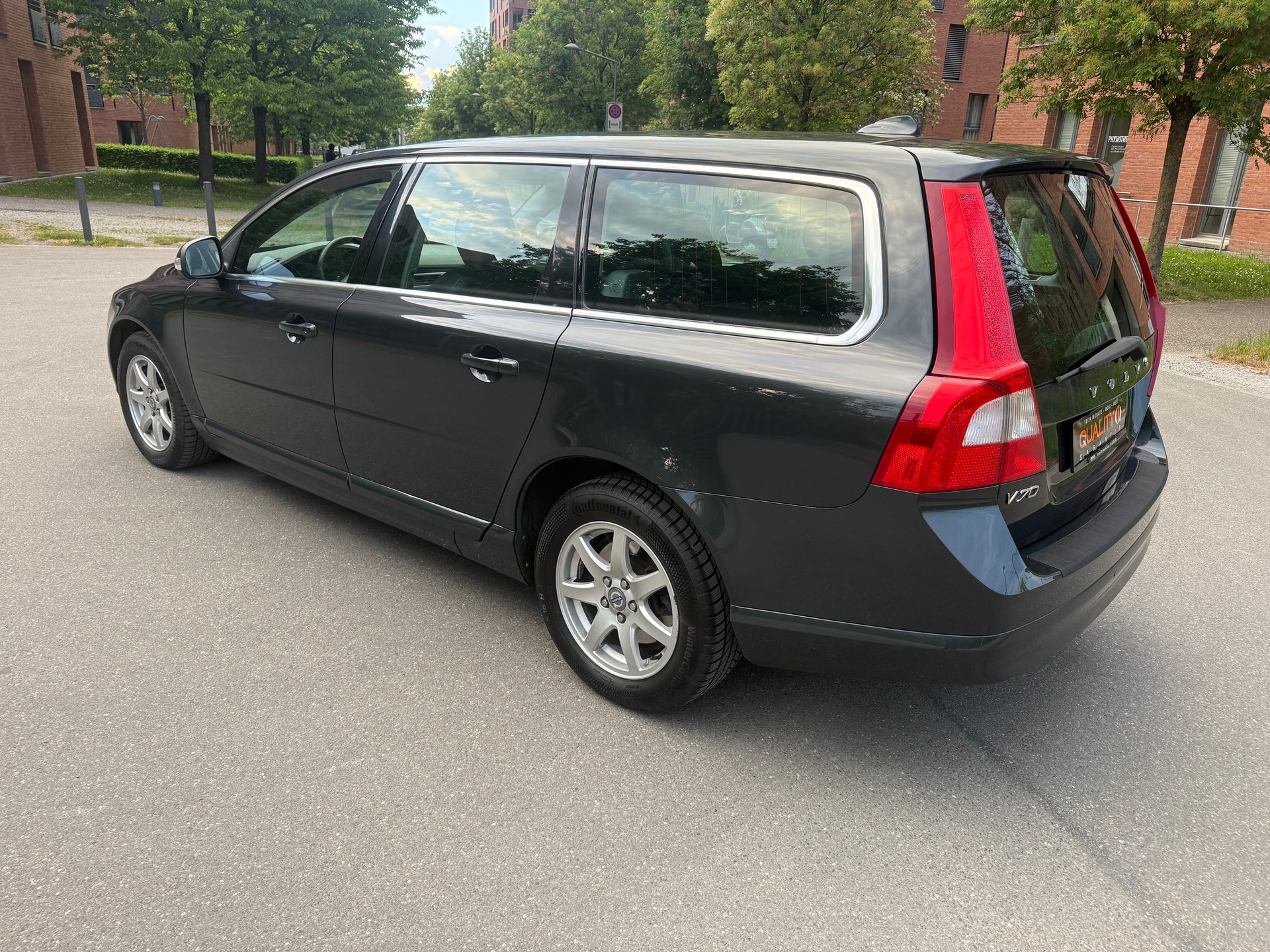 VOLVO V70 2.4D Momentum Geartronic-image-13