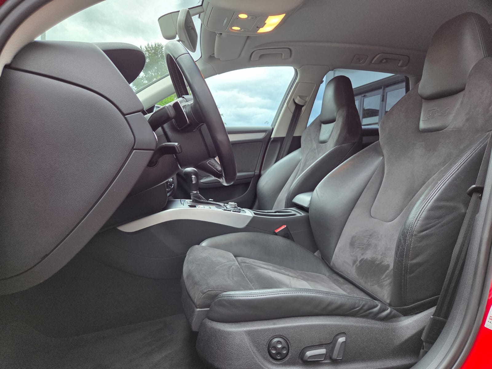 AUDI S4 Avant 3.0 TFSI quattro S-tronic-image-9