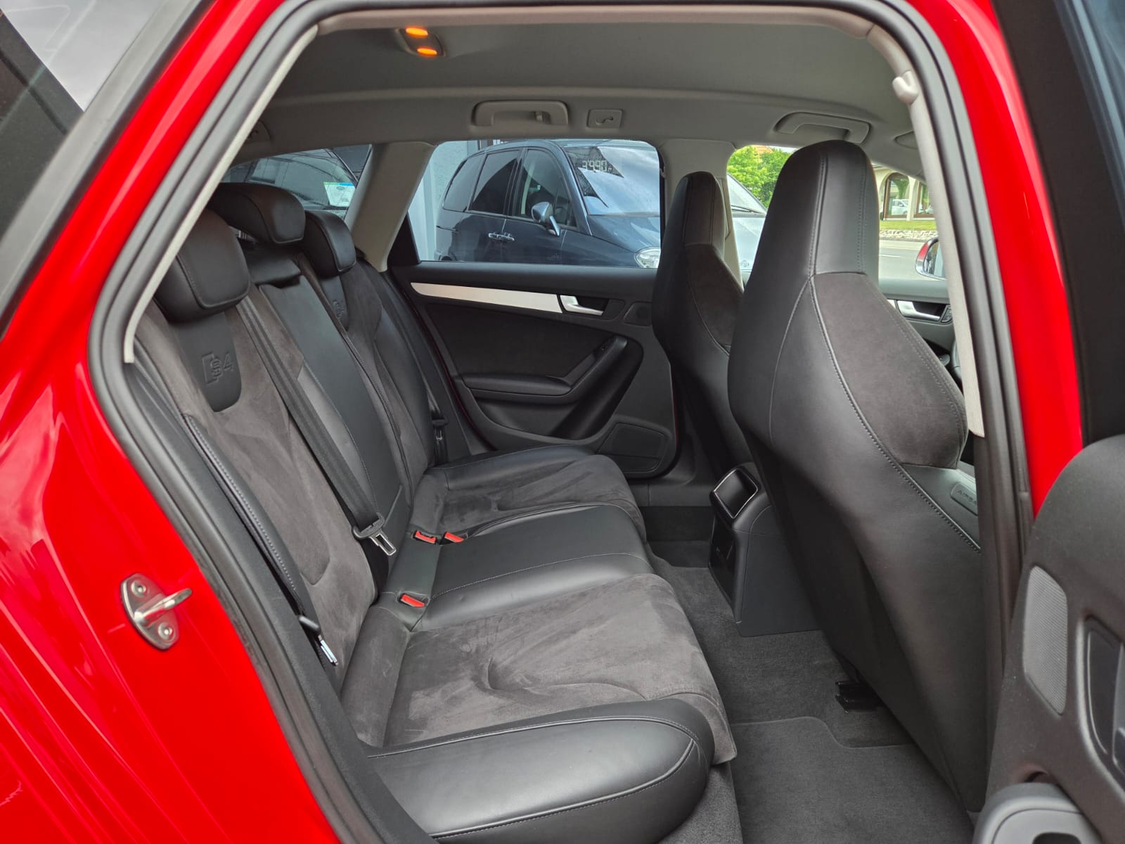 AUDI S4 Avant 3.0 TFSI quattro S-tronic-image-13