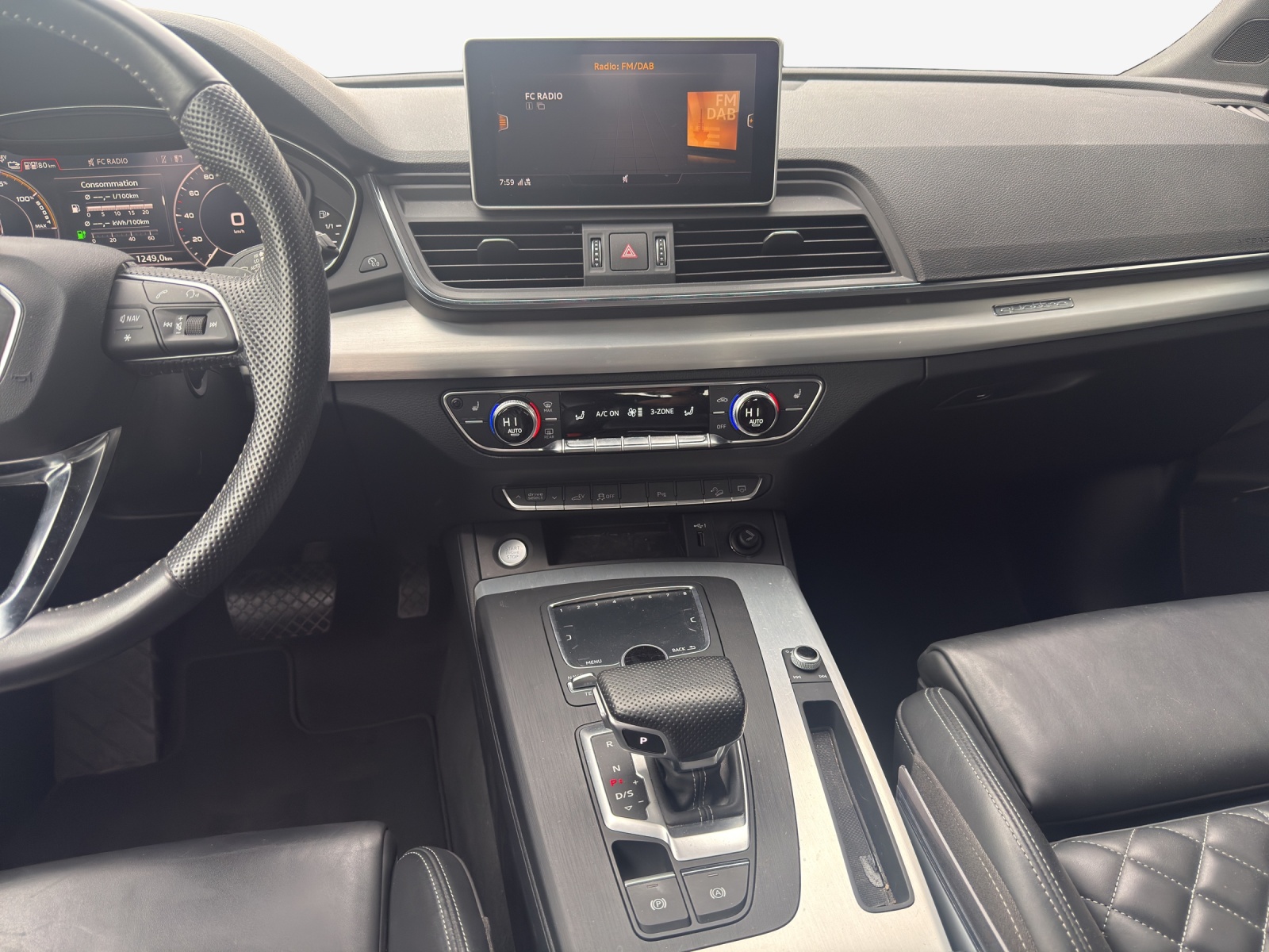 AUDI Q5 55 TFSI e sport quattro-image-11
