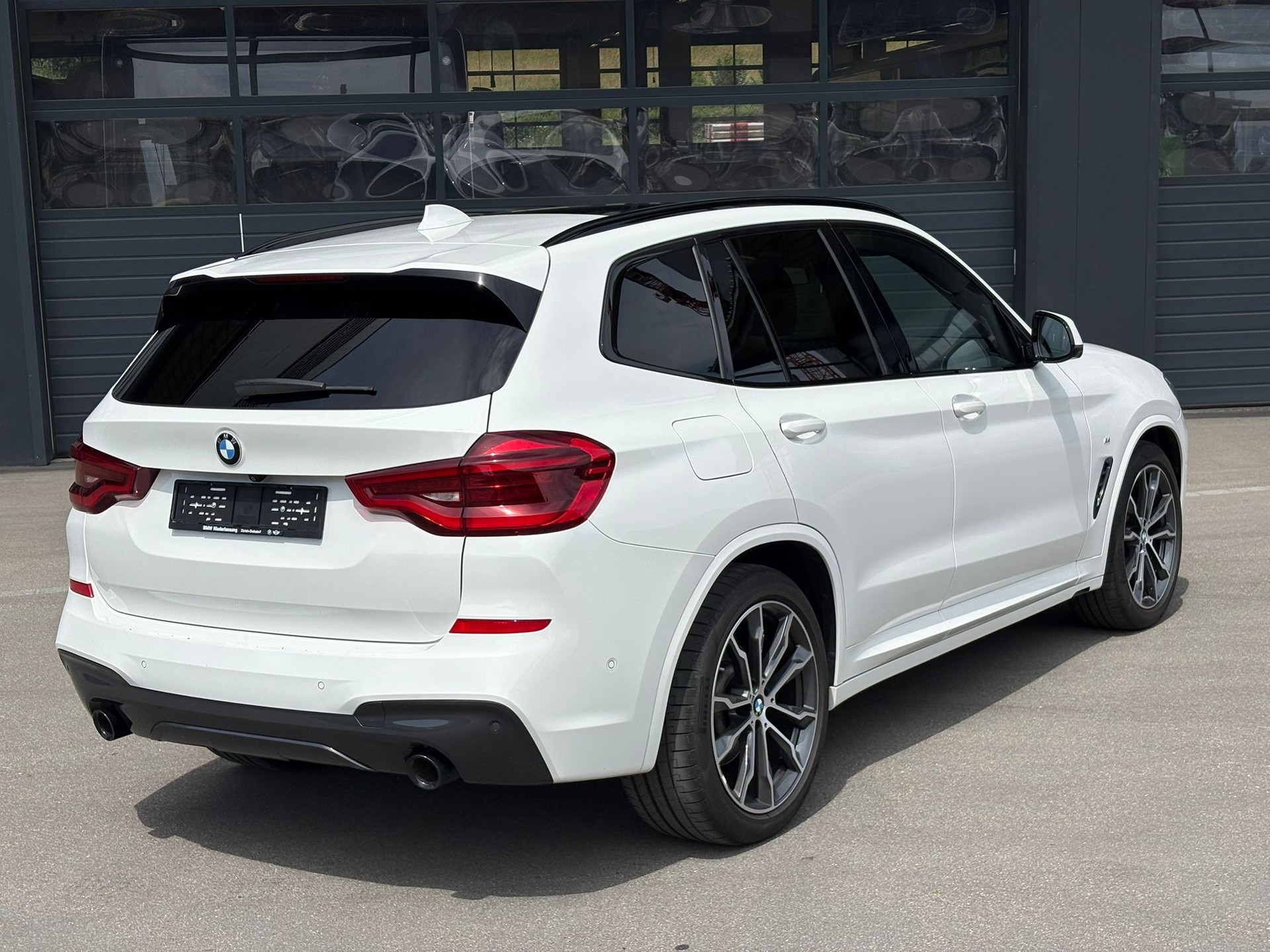 BMW X3 xDrive 20d Individual M Sport | Panorama | Head-Up | 360° Kamera | CH-Fahrzeug-image-2