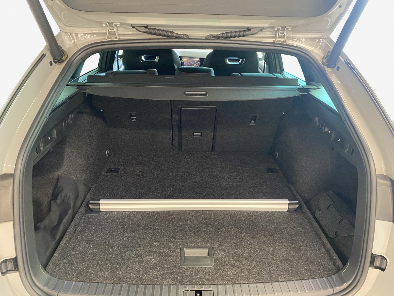 SKODA Octavia Combi 2.0 TSI DSG RS-image-12