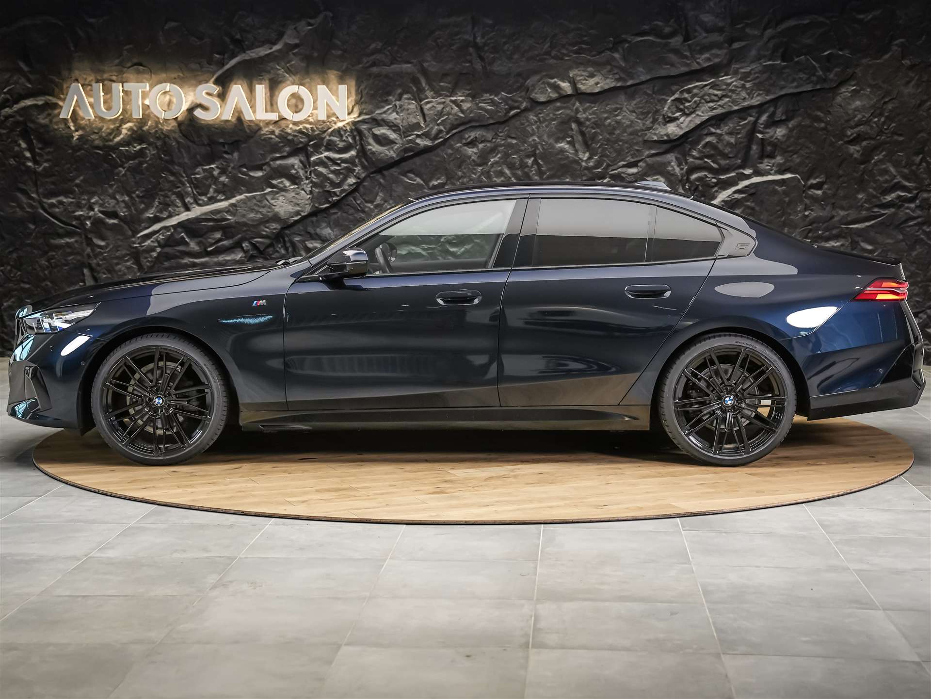 BMW 520i M Sport Steptronic *Werksgarantie*El. Sitze mit Memory*Abstandsregler*Sitzheizung*-image-1