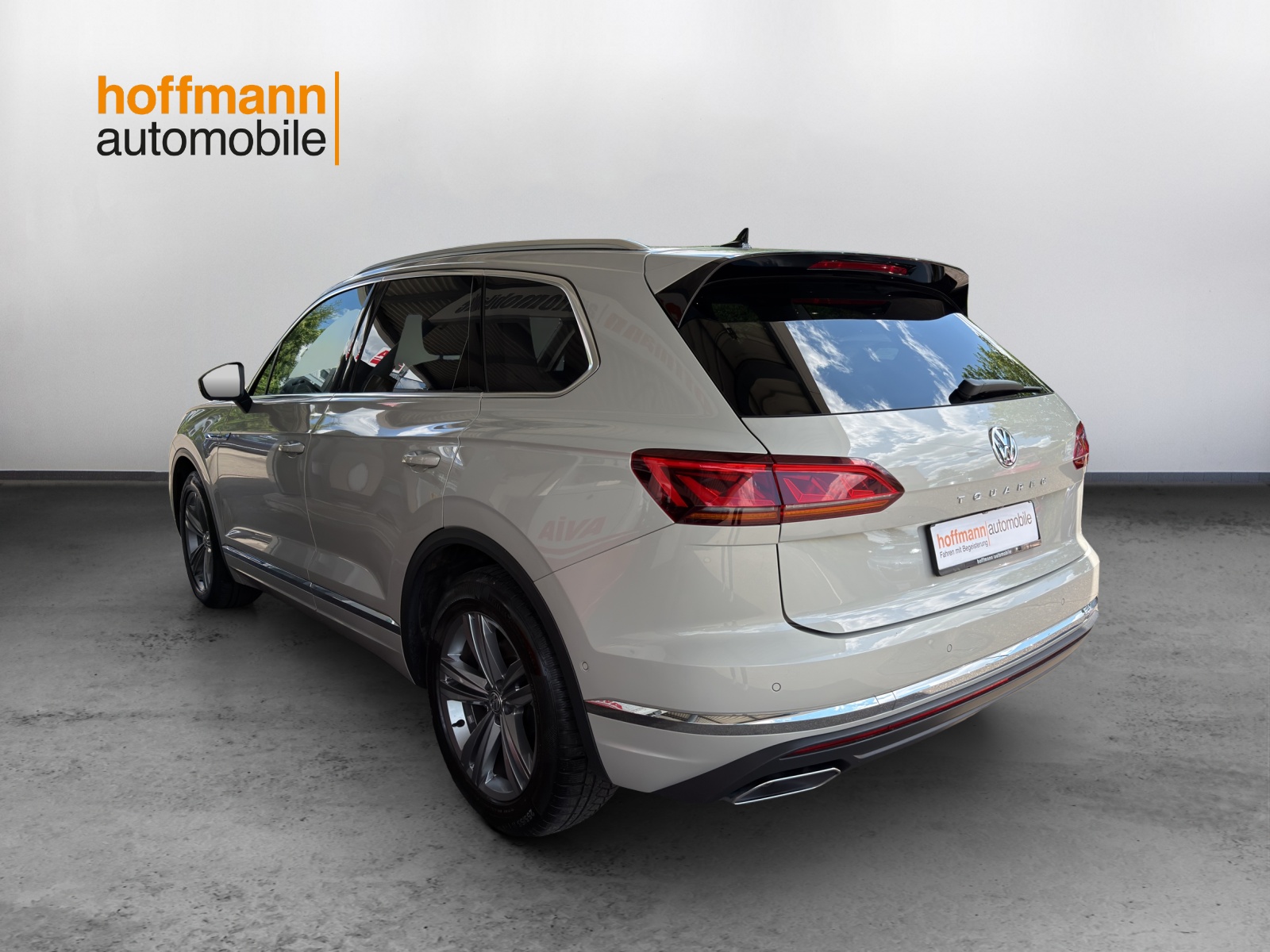 VW Touareg 3.0 TDI Elegance Tiptronic-image-5