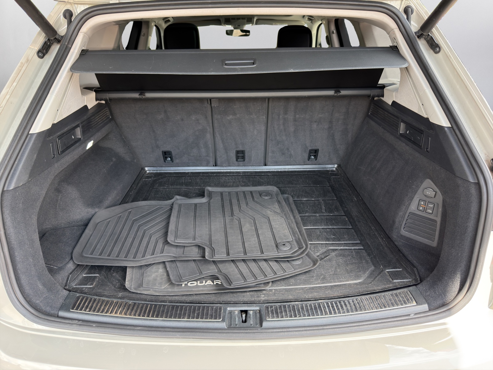 VW Touareg 3.0 TDI Elegance Tiptronic-image-10
