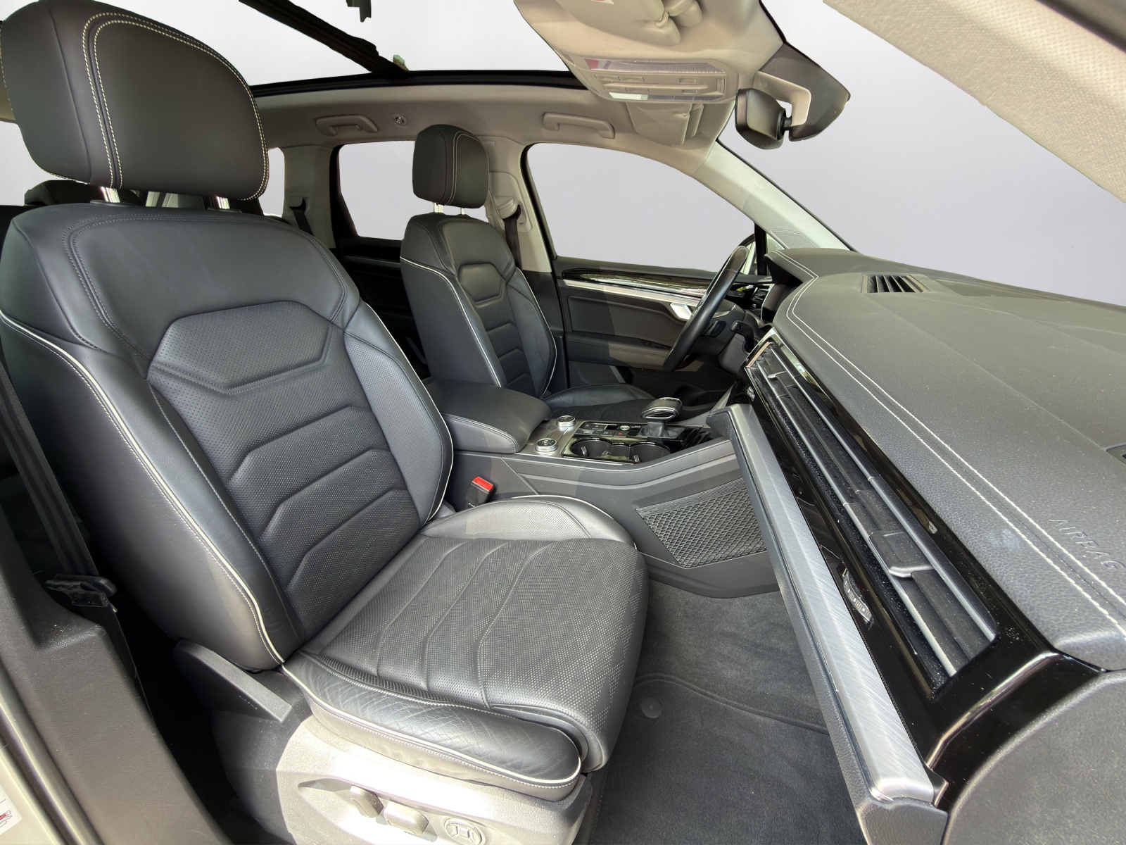 VW Touareg 3.0 TDI Elegance Tiptronic-image-9