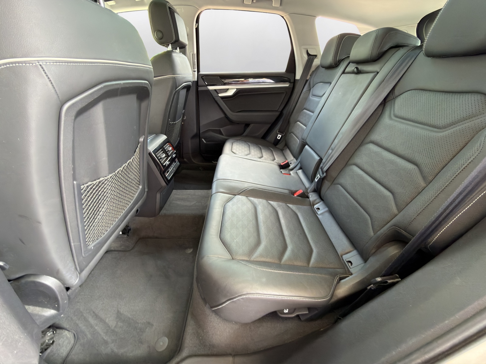 VW Touareg 3.0 TDI Elegance Tiptronic-image-8