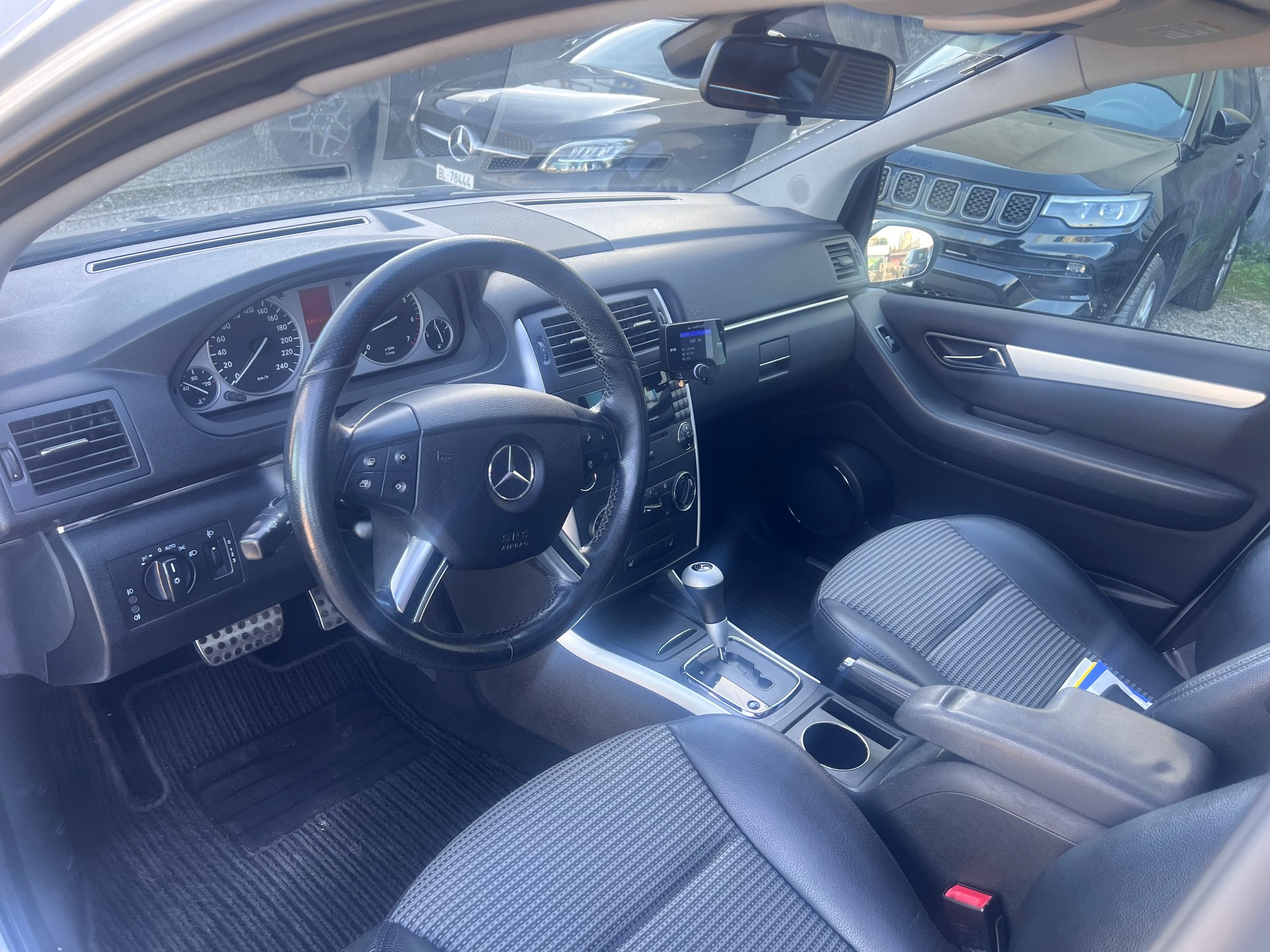 MERCEDES-BENZ B 200-image-7