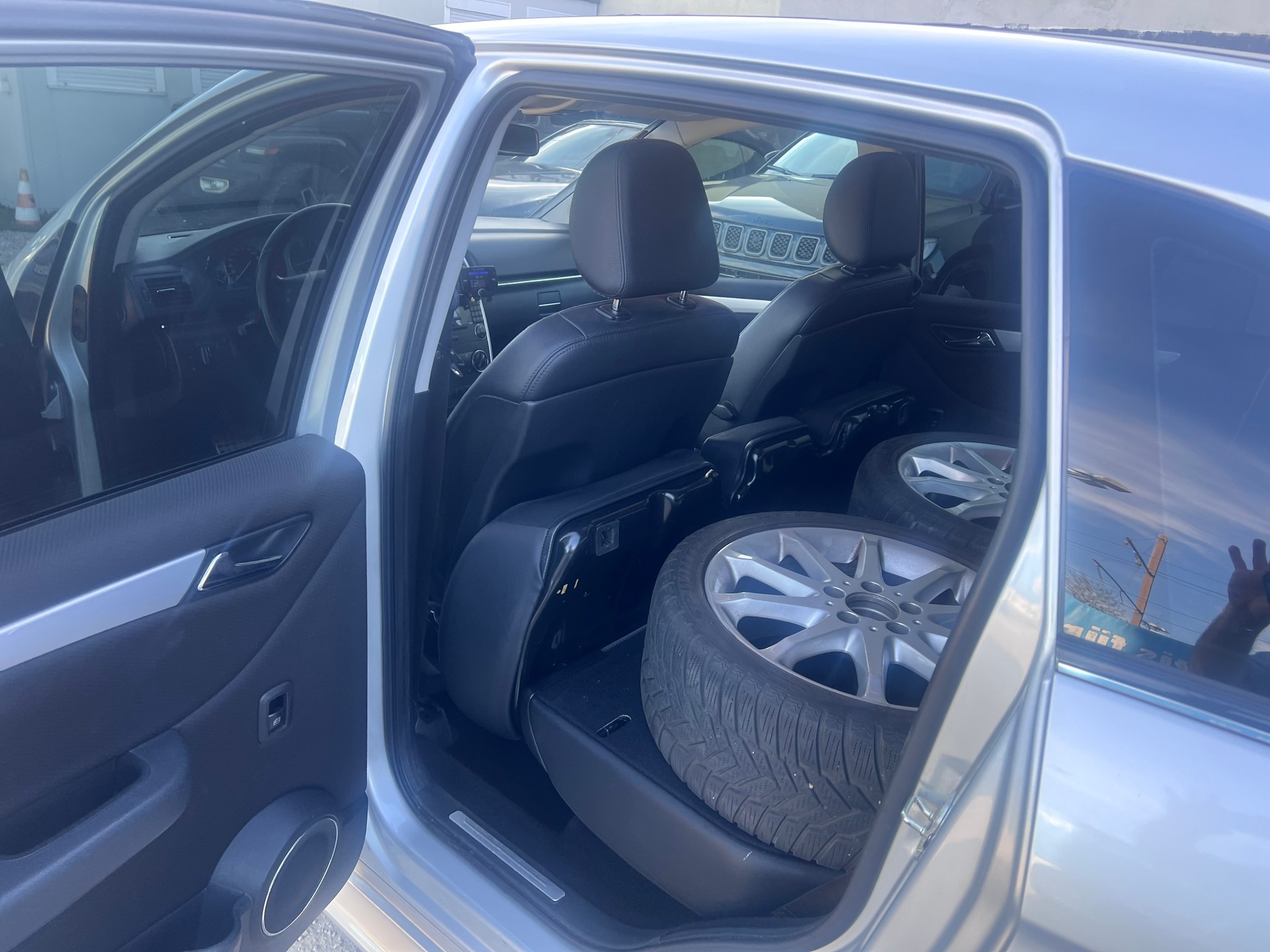 MERCEDES-BENZ B 200-image-9
