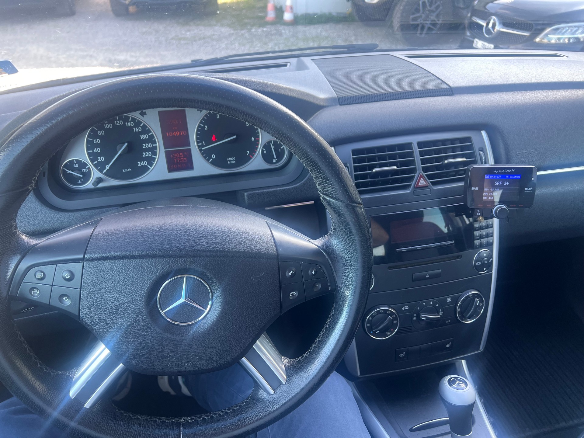 MERCEDES-BENZ B 200-image-10