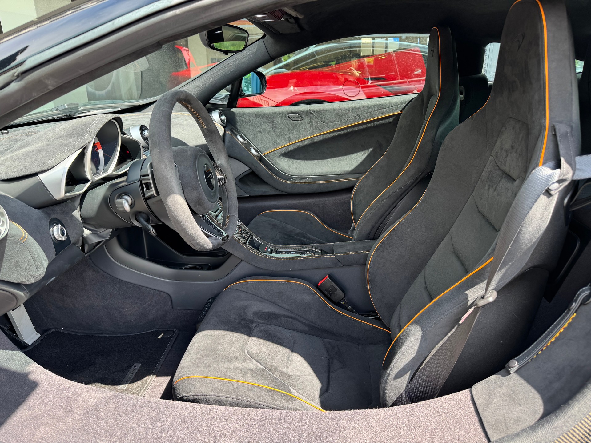 McLAREN 650S Coupé 3.8 V8-image-4