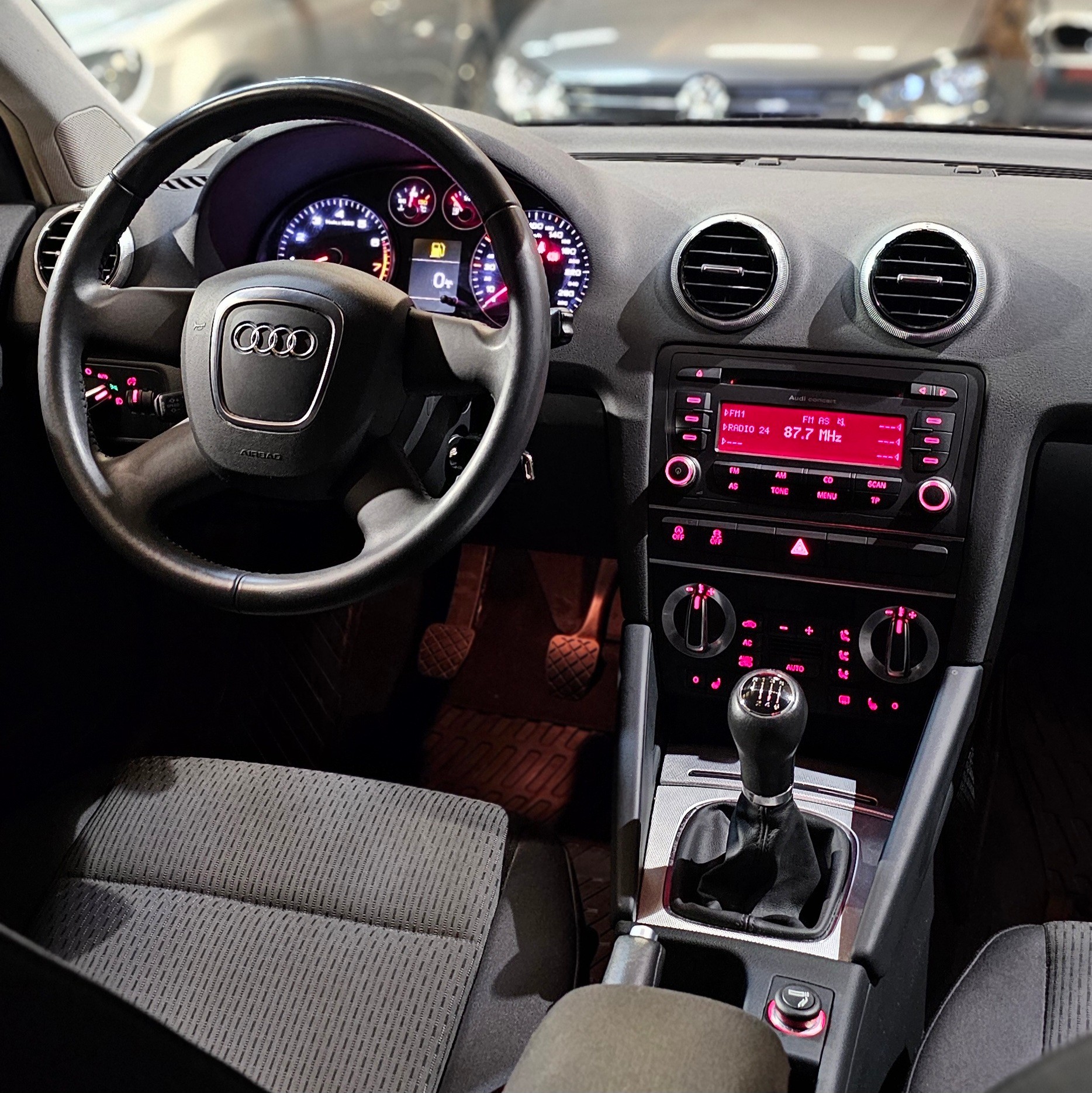 AUDI A3 Sportback 1.4 TFSI Attraction-image-18