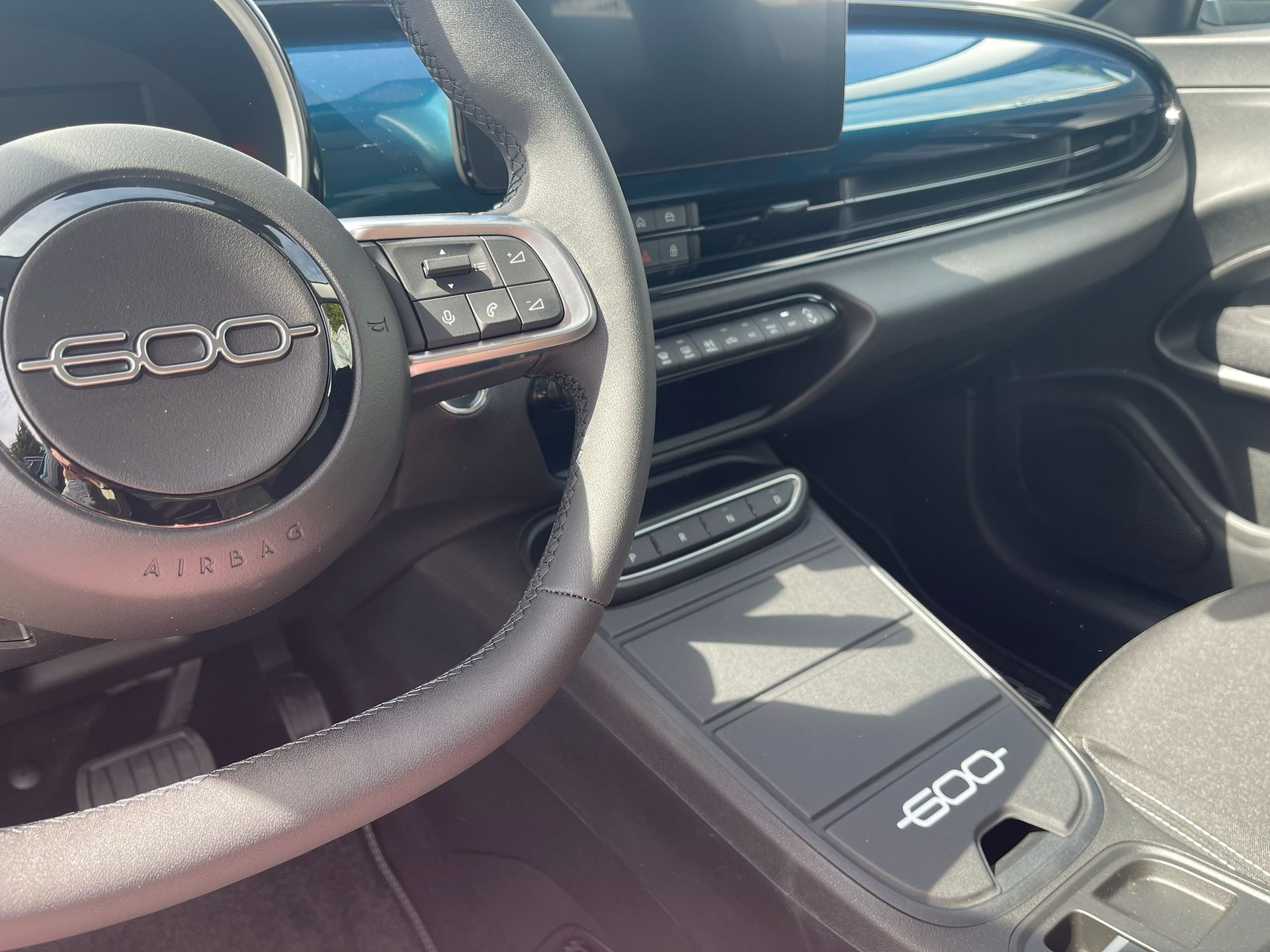 FIAT 600 1.2 Hybrid Icon Swiss Edition-image-12