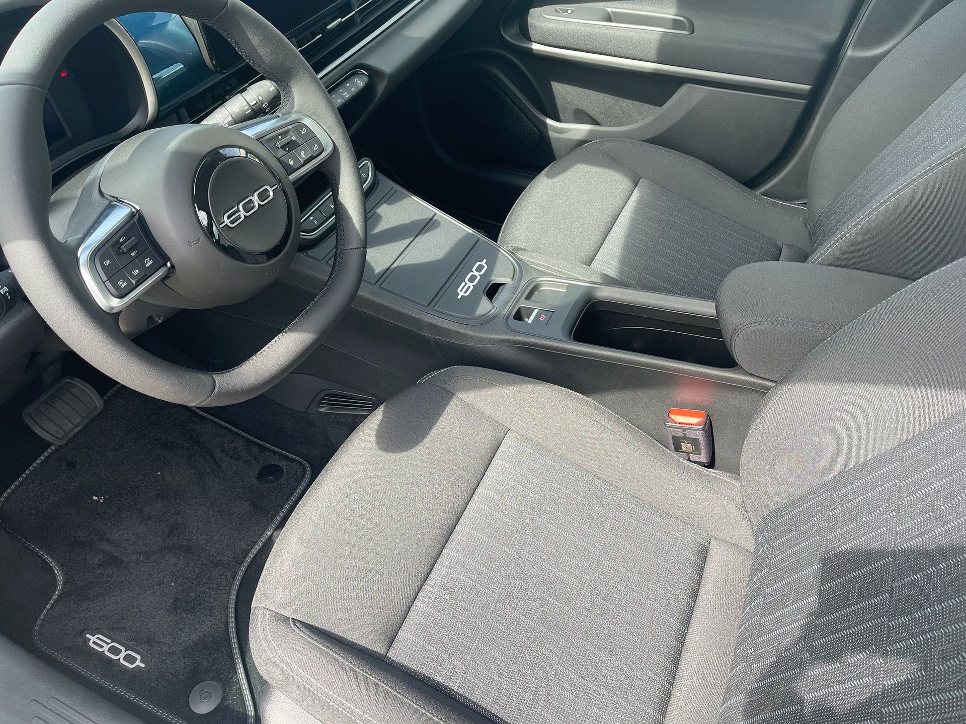 FIAT 600 1.2 Hybrid Icon Swiss Edition-image-8