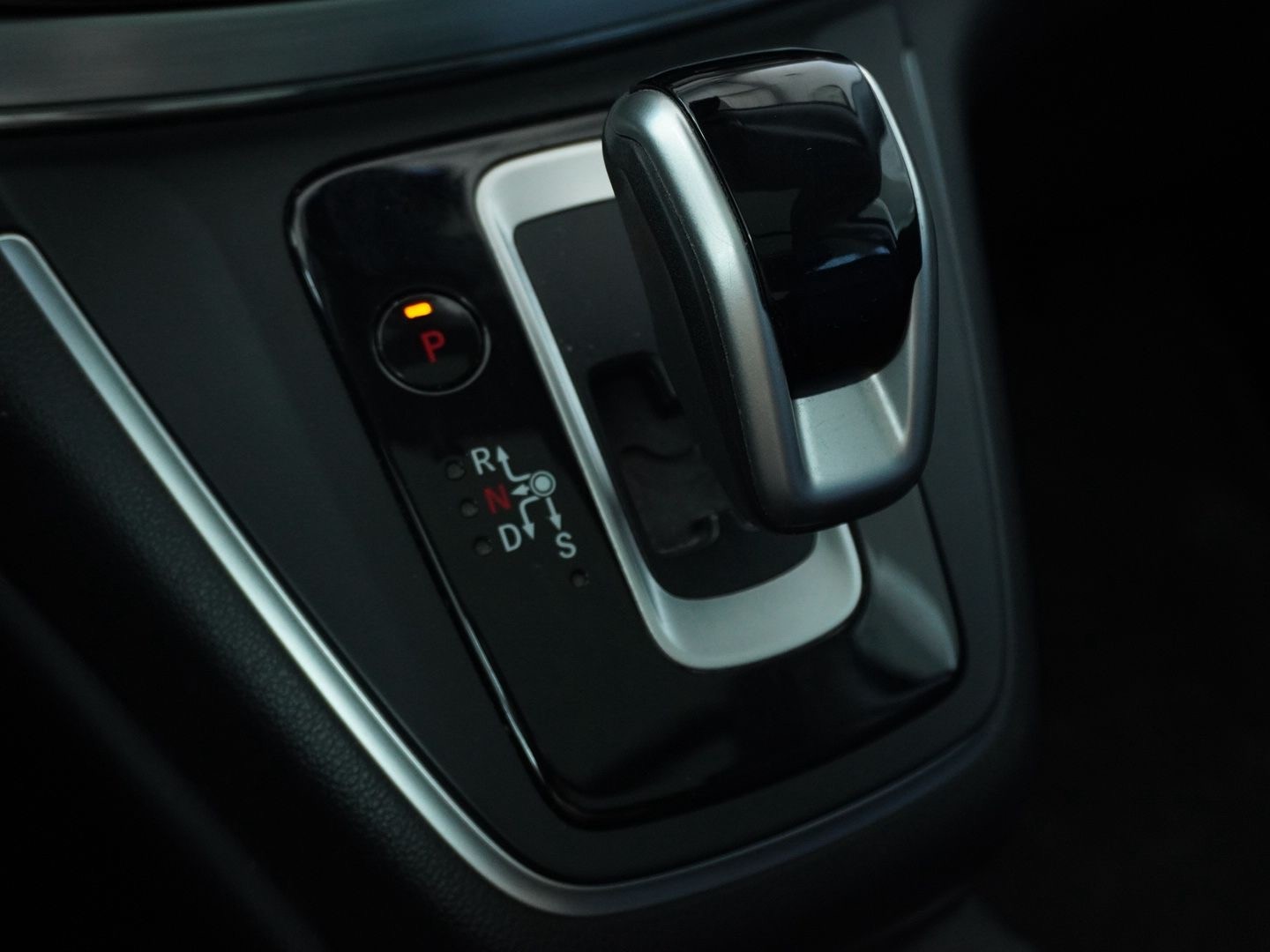 HONDA CR-V 1.6 i-DTEC Executive 4WD Automatic-image-8