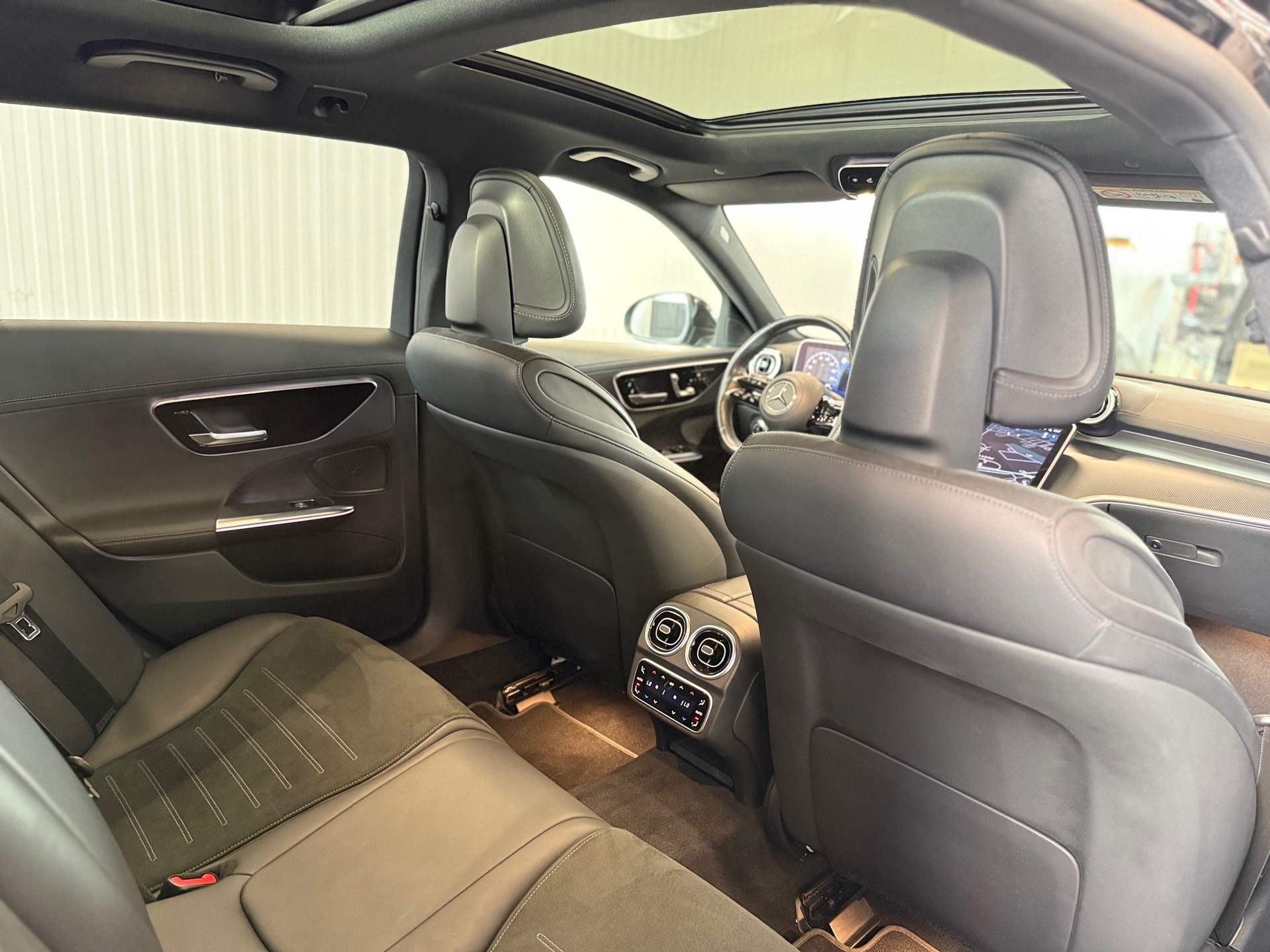 MERCEDES-BENZ C 220 d T 4Matic AMG Line-image-9