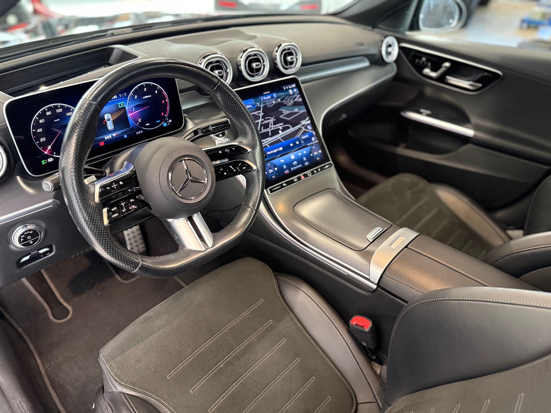MERCEDES-BENZ C 220 d T 4Matic AMG Line-image-11