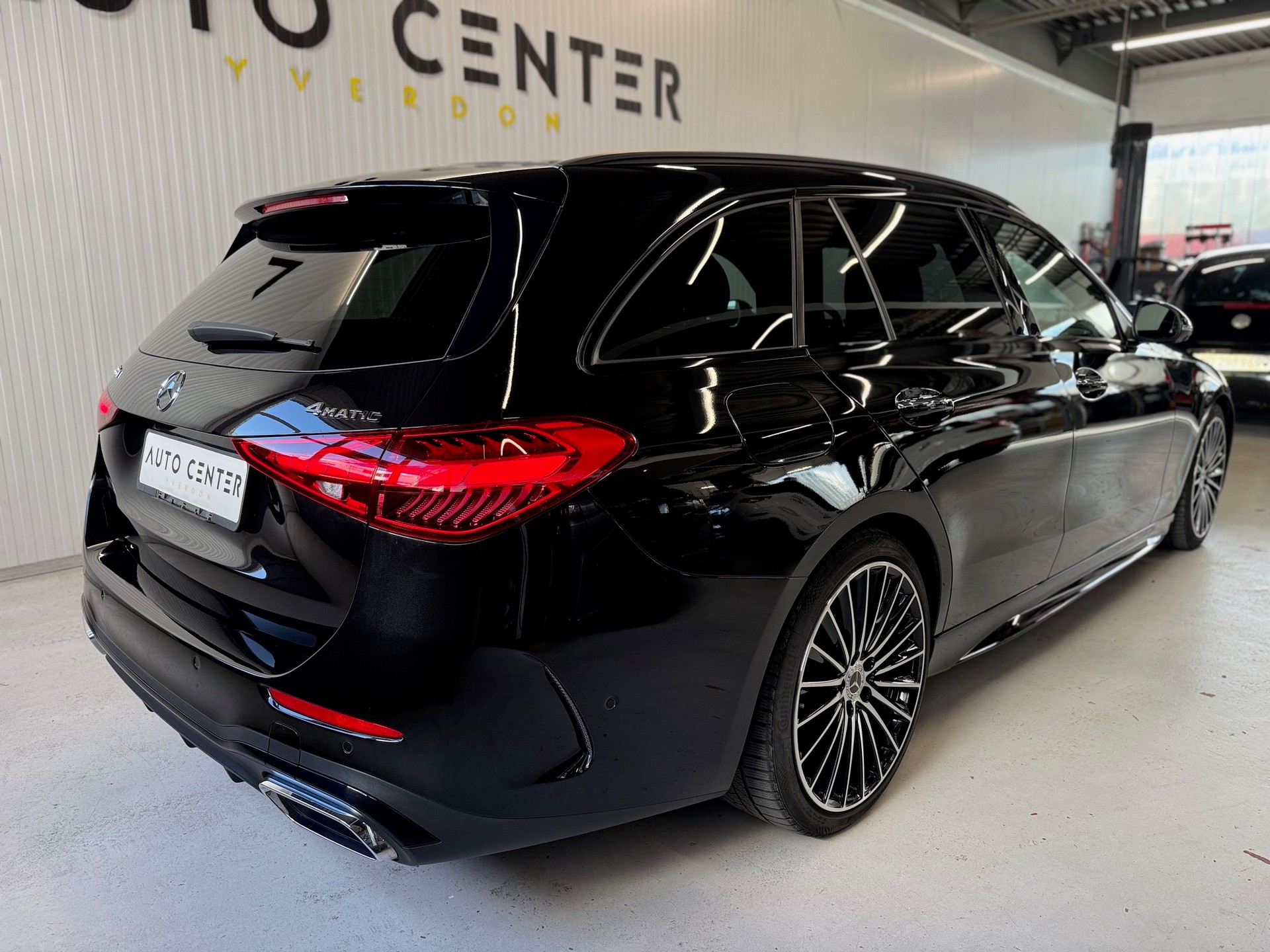 MERCEDES-BENZ C 220 d T 4Matic AMG Line-image-2