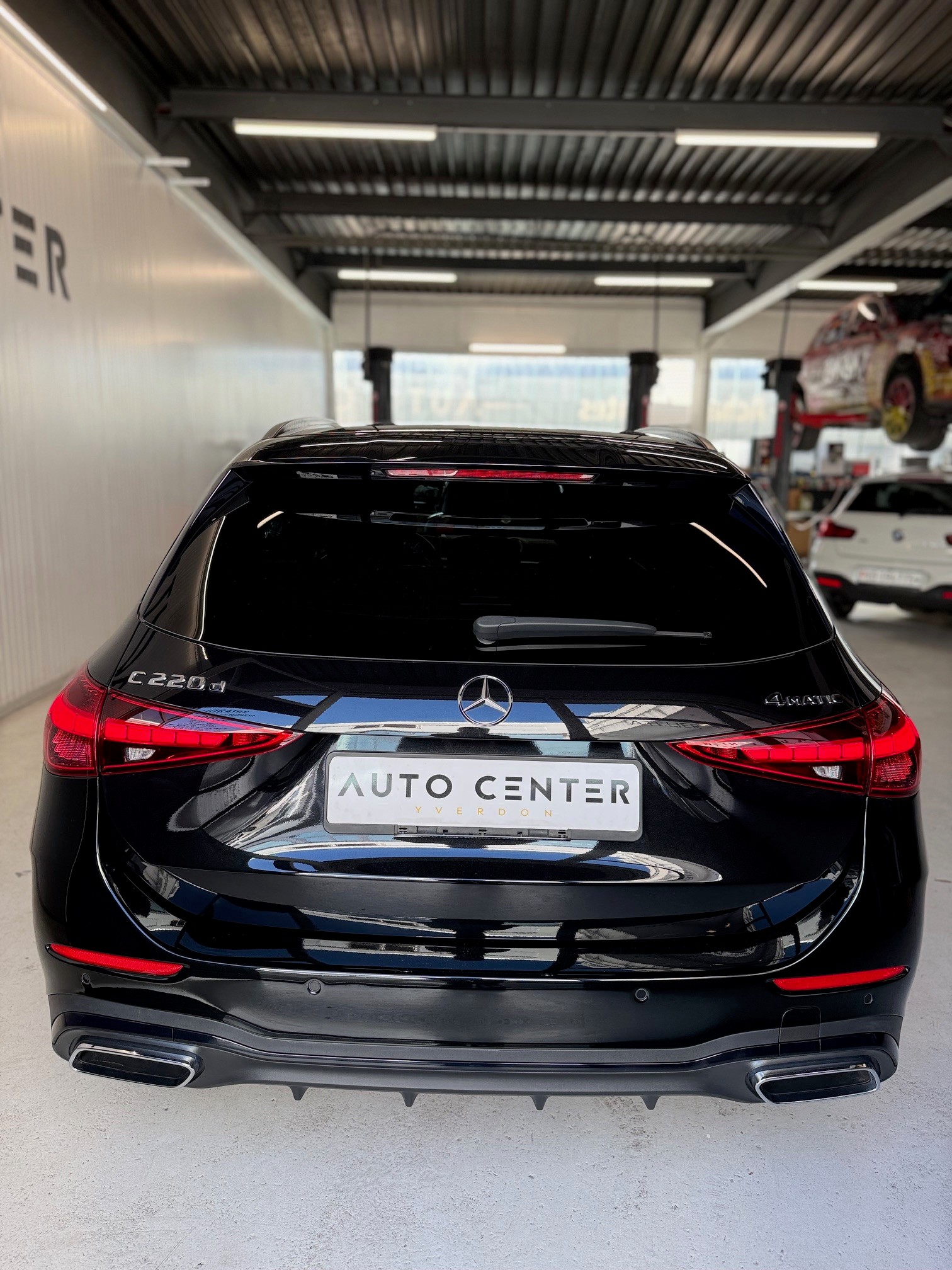 MERCEDES-BENZ C 220 d T 4Matic AMG Line-image-3