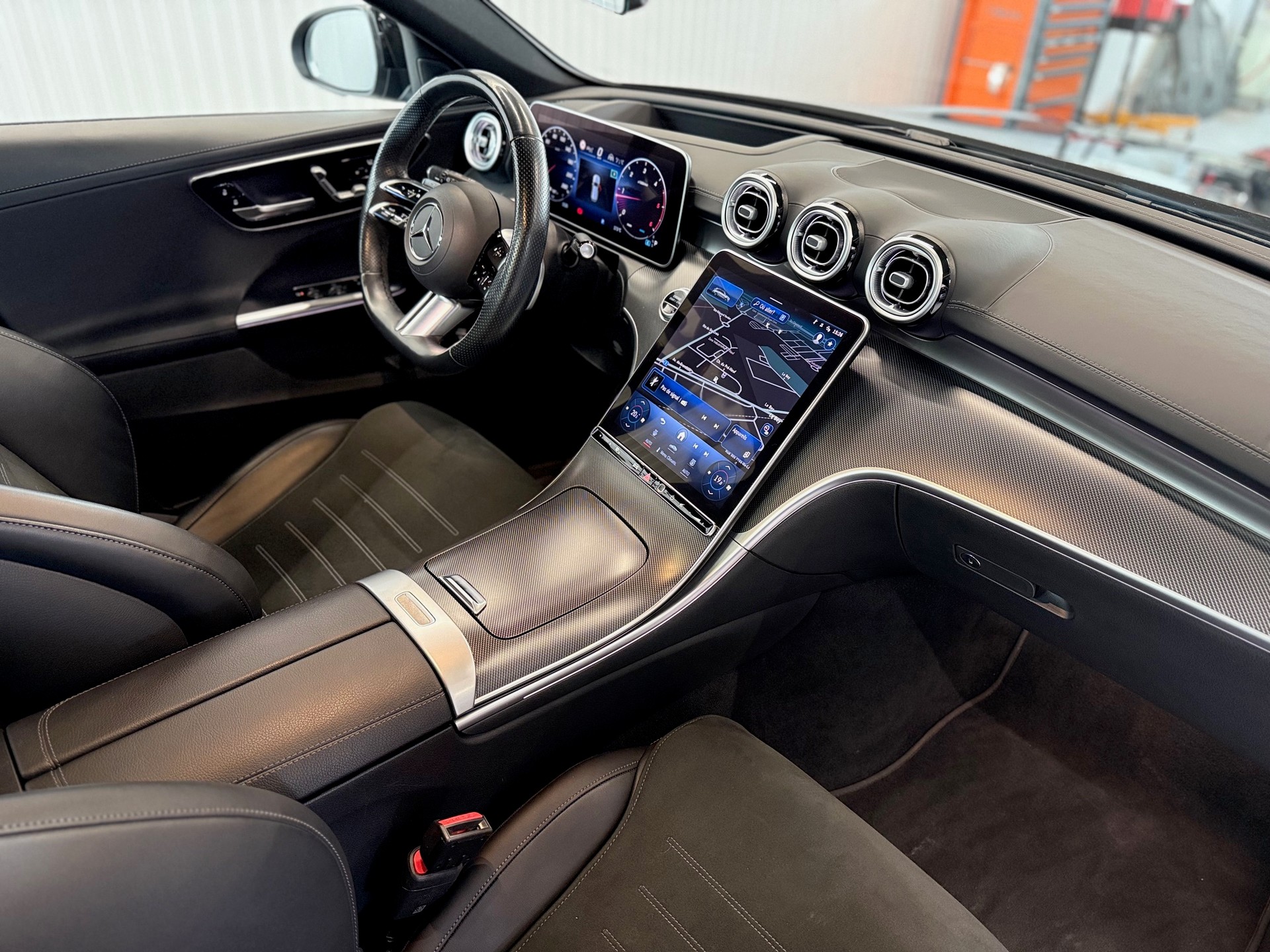 MERCEDES-BENZ C 220 d T 4Matic AMG Line-image-8