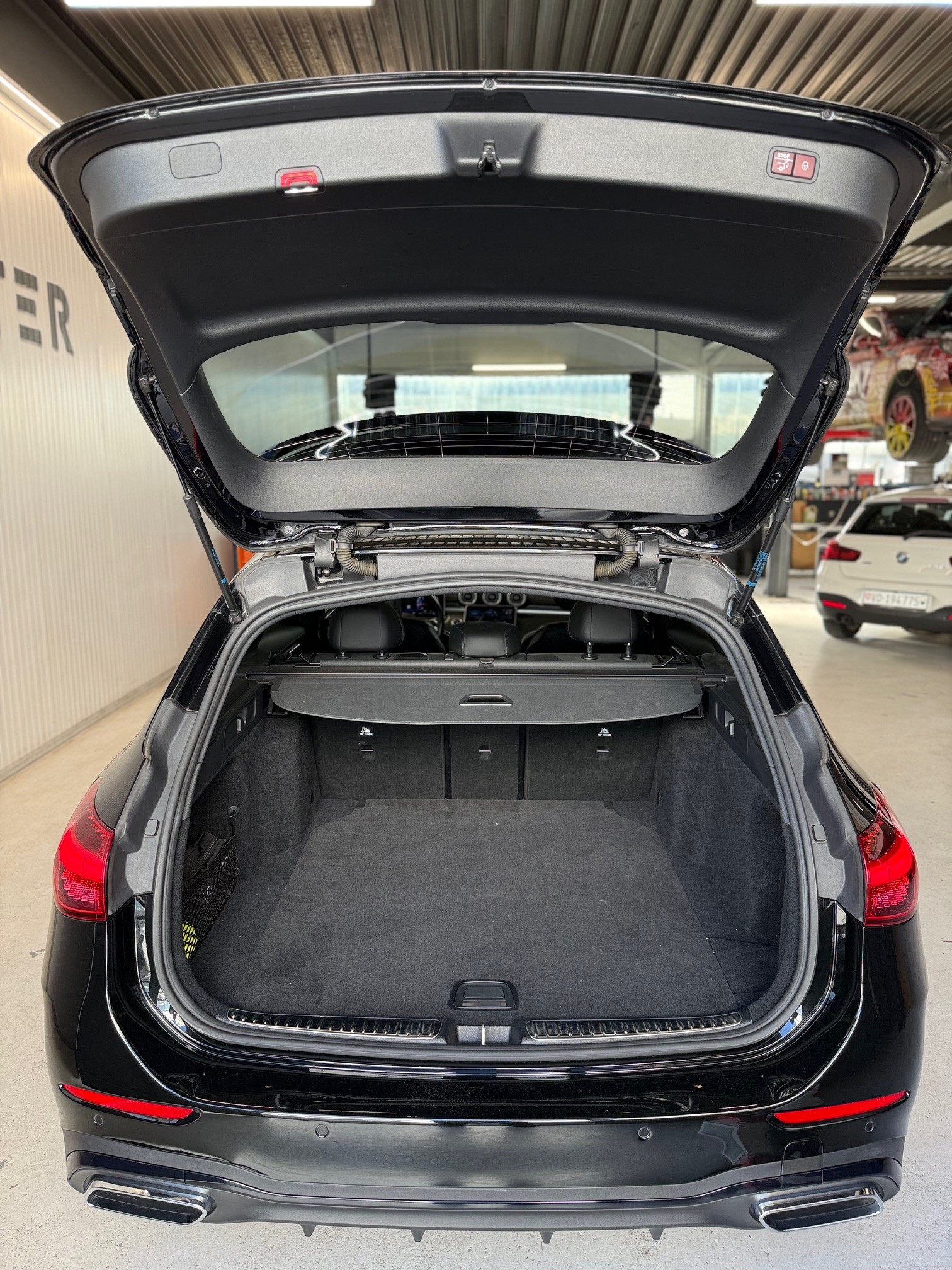 MERCEDES-BENZ C 220 d T 4Matic AMG Line-image-4