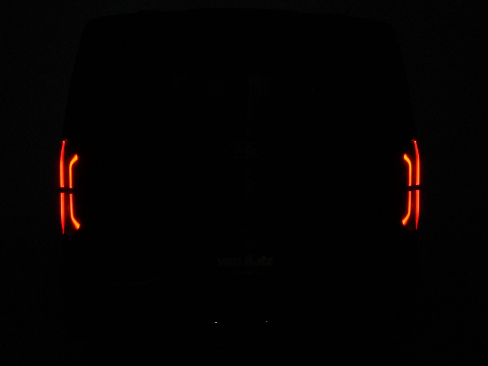 FORD Tourneo Custom L1 2.5 Plug-in-Hybrid Titanium X-image-3