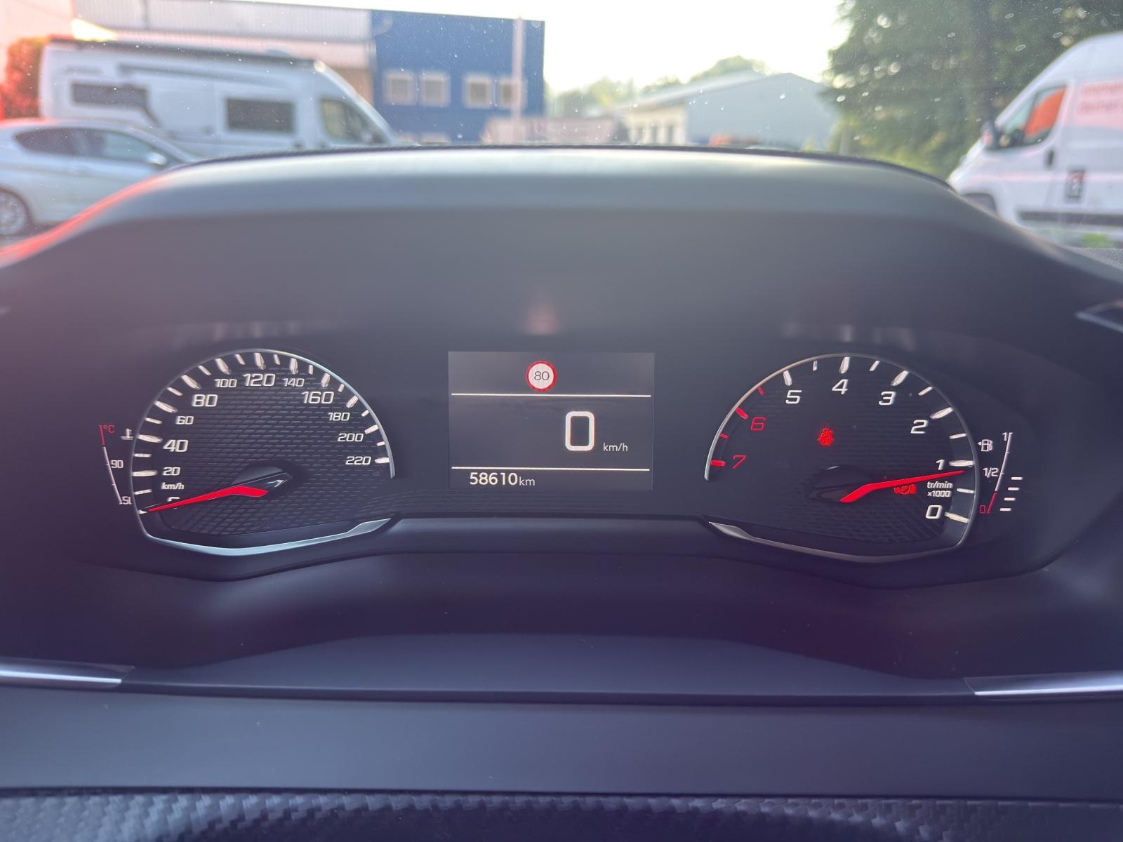 PEUGEOT 208 1.2 PureTech 100 Active-image-5