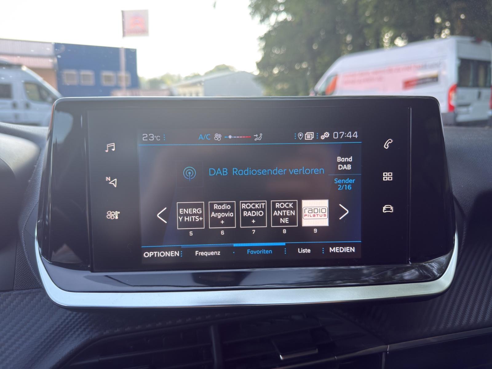 PEUGEOT 208 1.2 PureTech 100 Active-image-7
