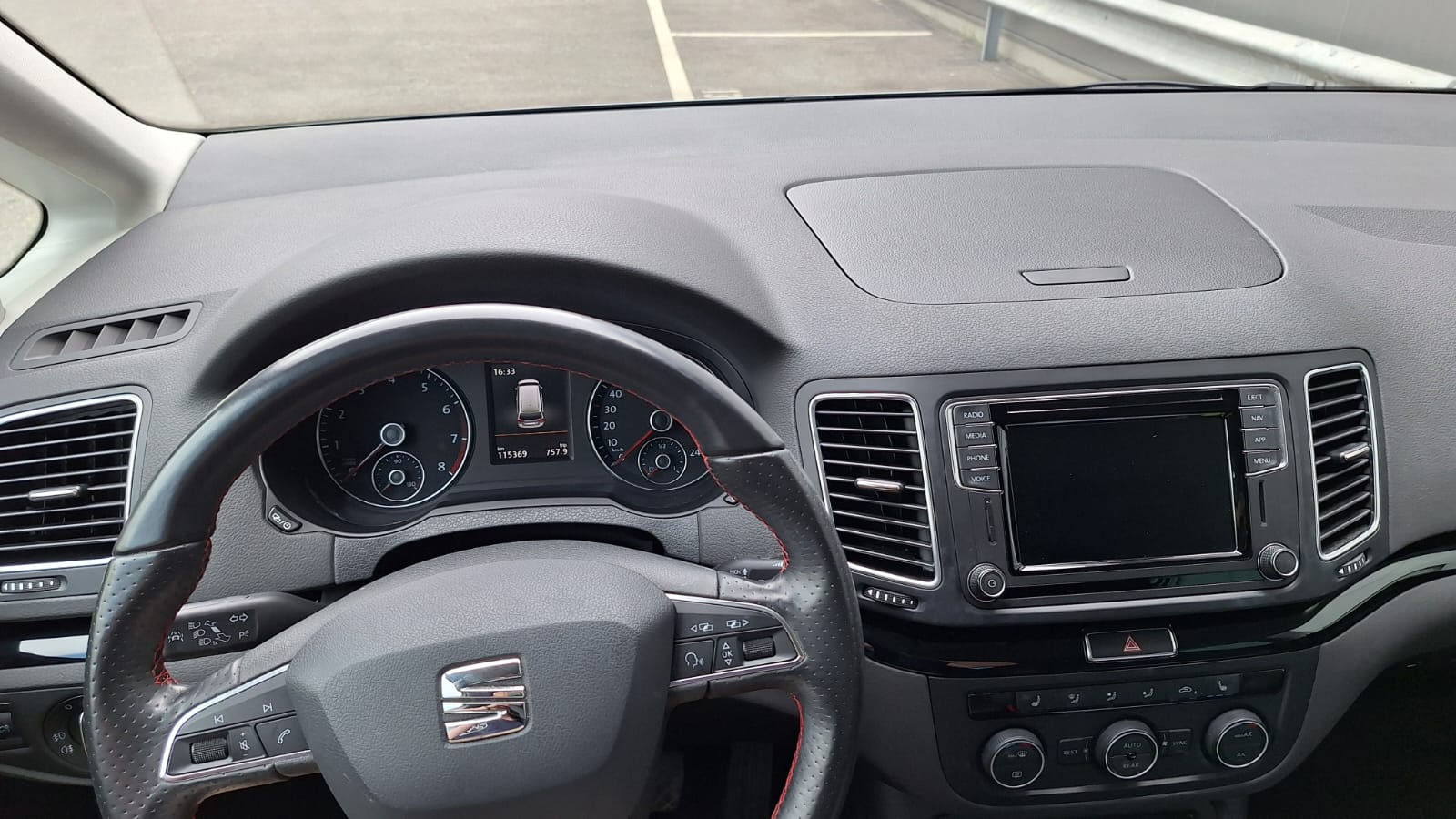 SEAT Alhambra 1.4 TSI FR-image-5