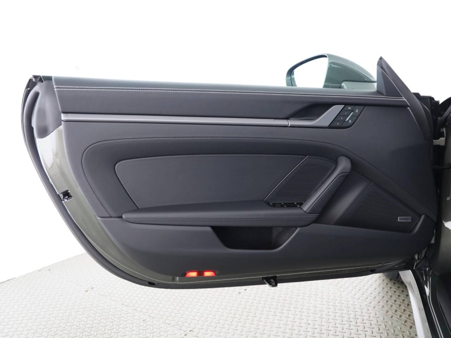 PORSCHE 911 Carrera S-image-16