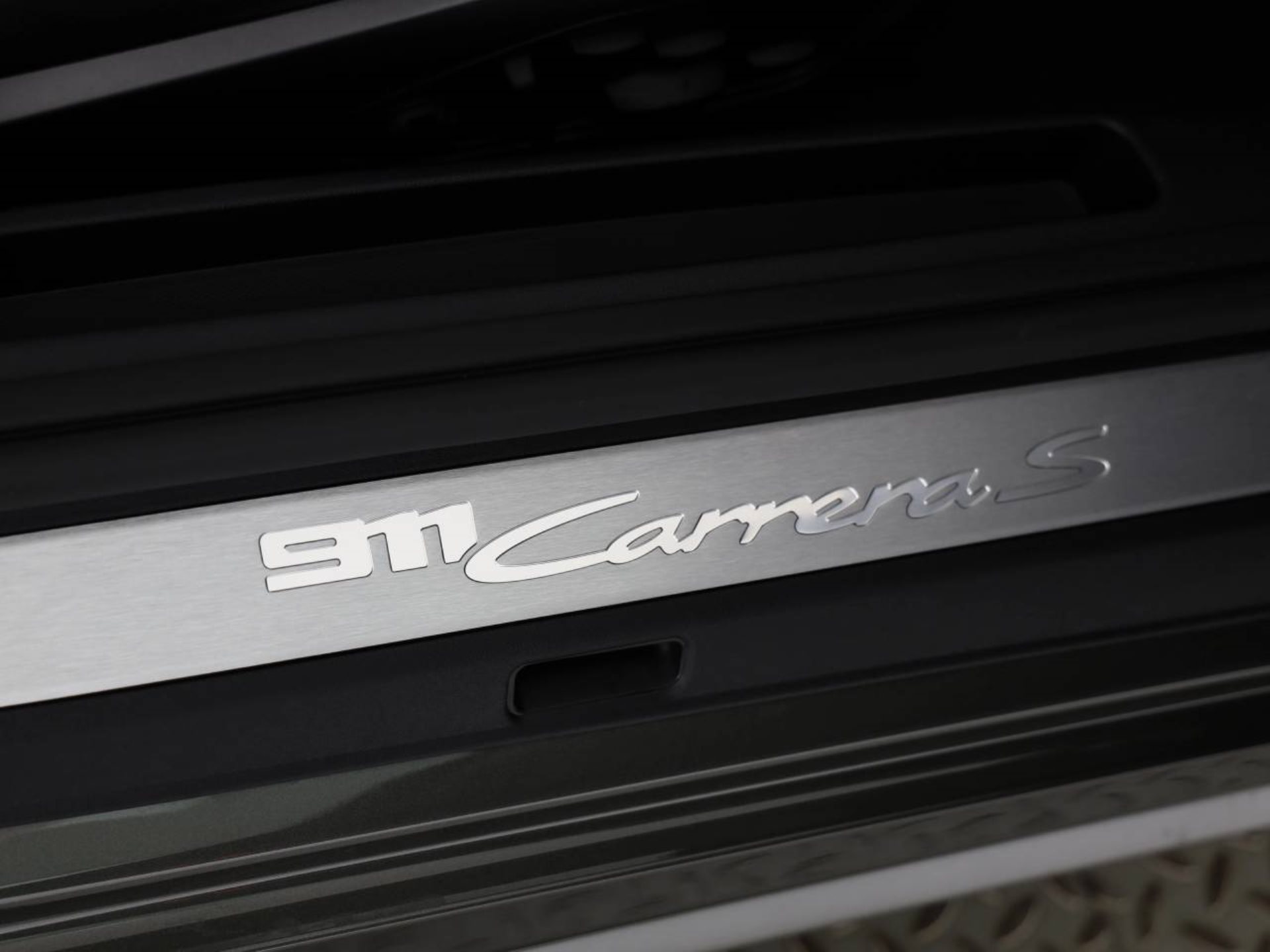 PORSCHE 911 Carrera S-image-18