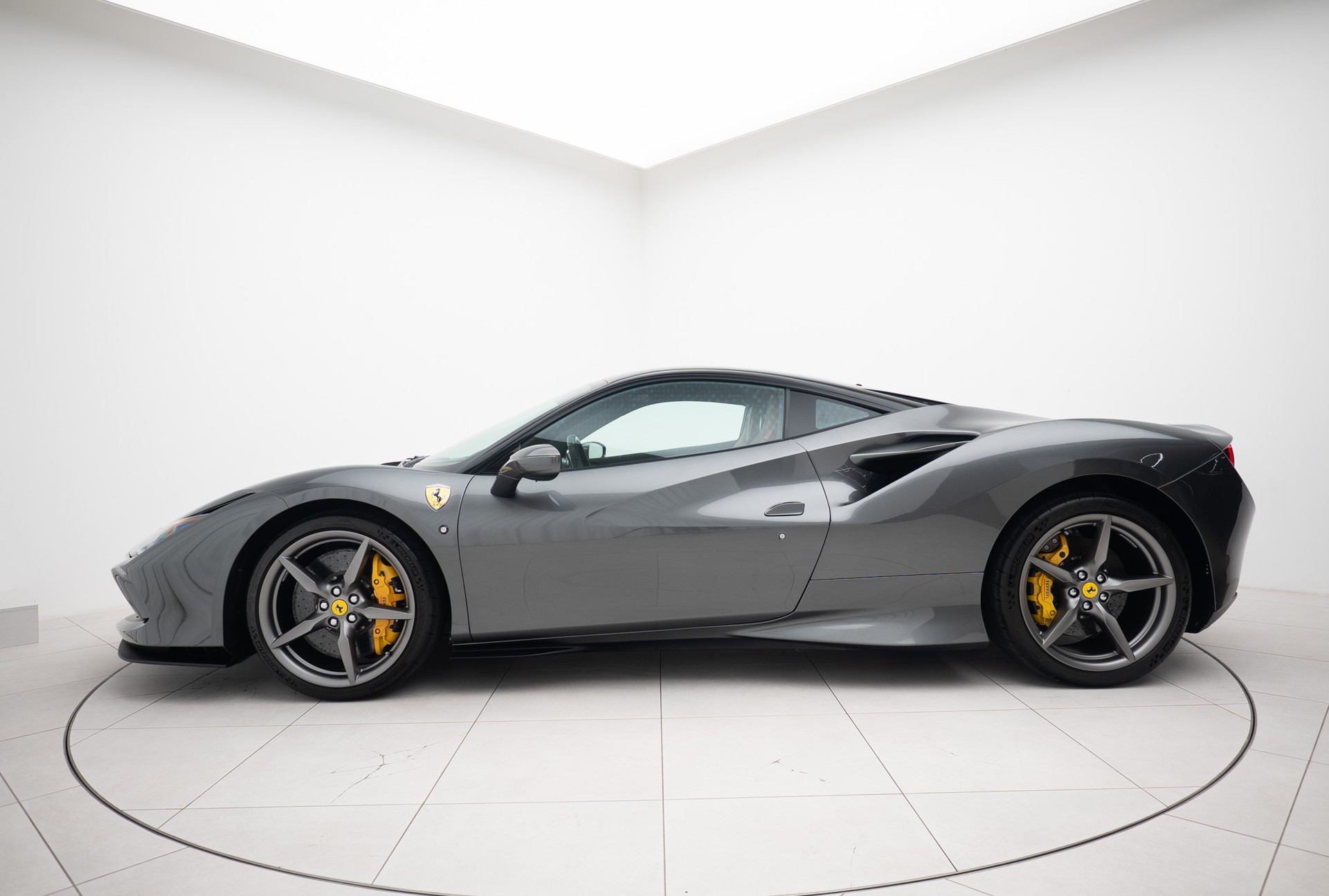 FERRARI F8 Tributo-image-1