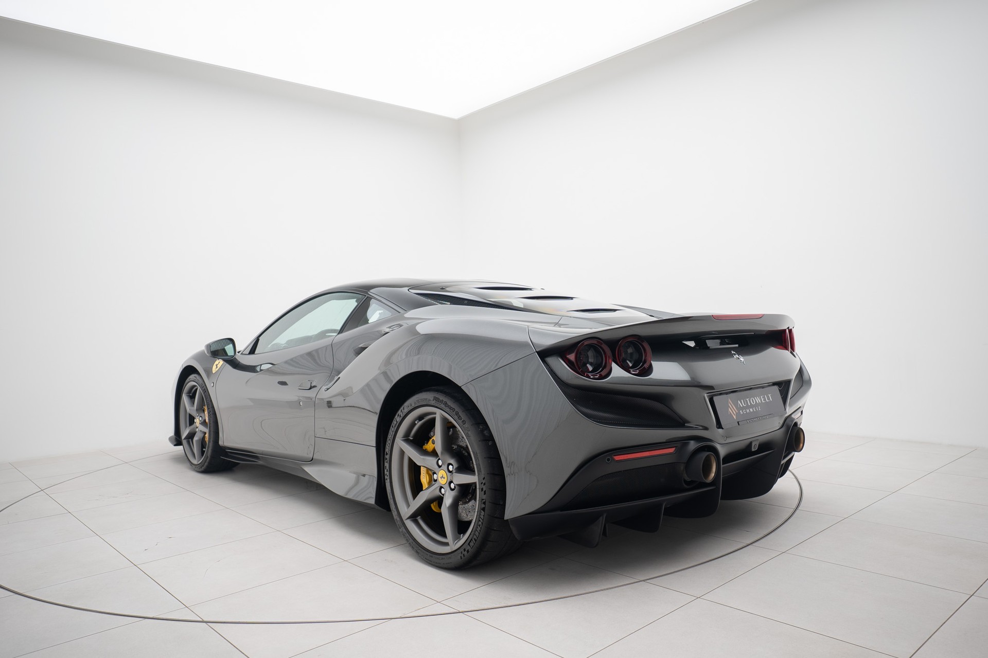 FERRARI F8 Tributo-image-2