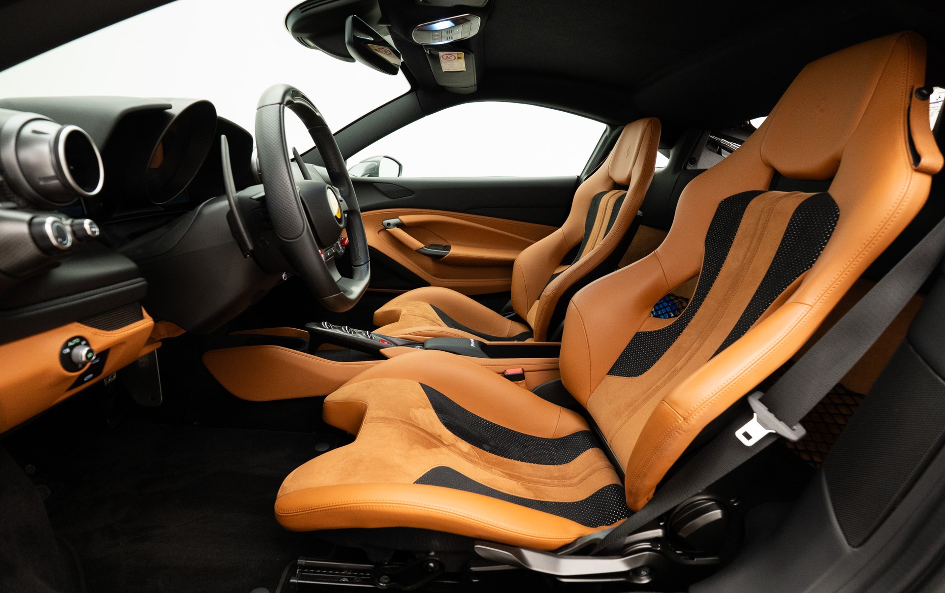 FERRARI F8 Tributo-image-6